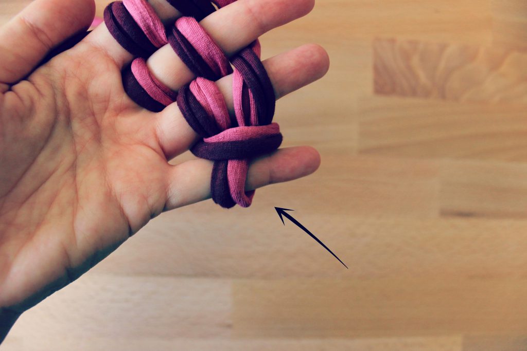 impara-con-panini-finger-knitting