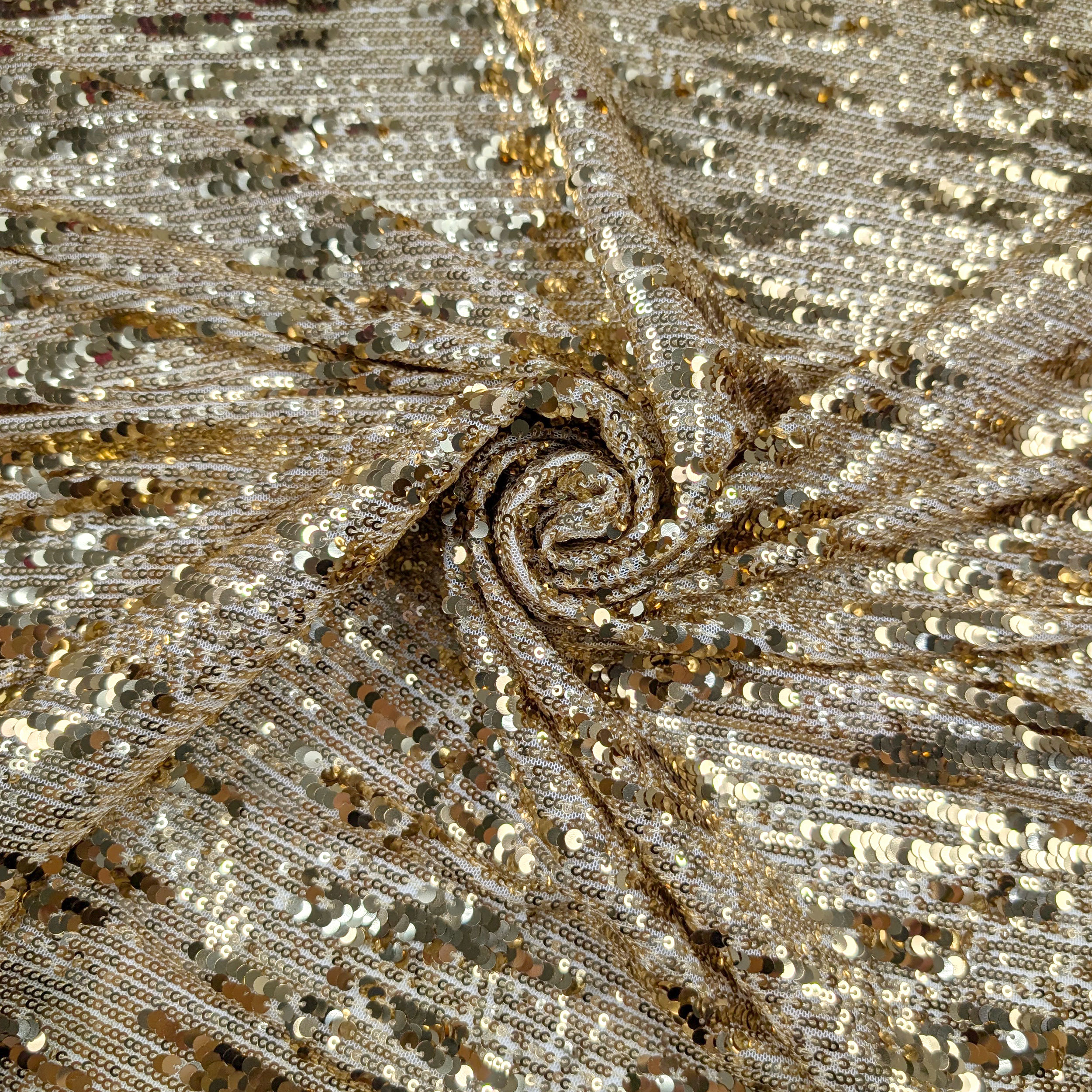 Tessuto Paillettes a Cascata su Tulle Image