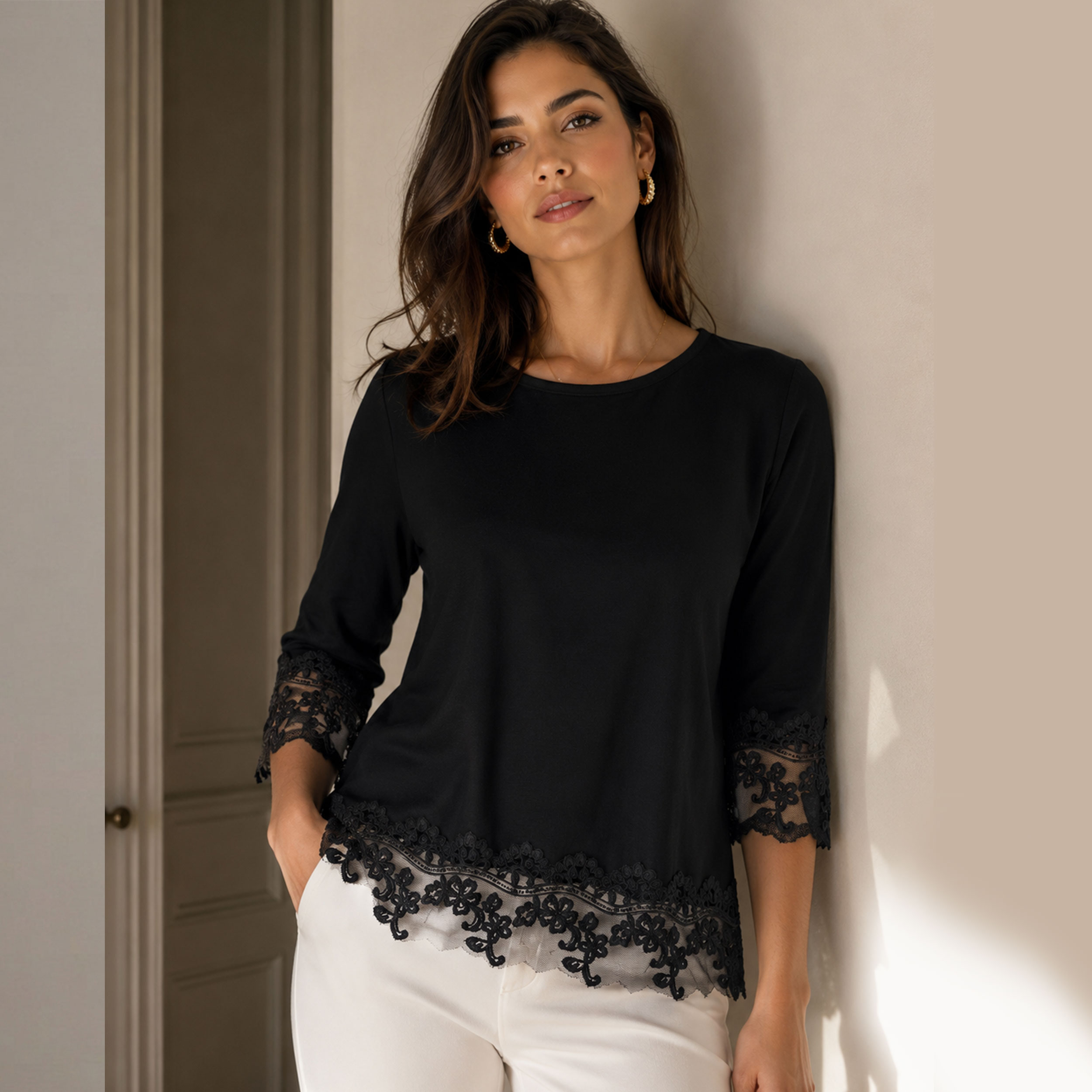 Bordo in Pizzo Nero Paillettes e Fiori Image