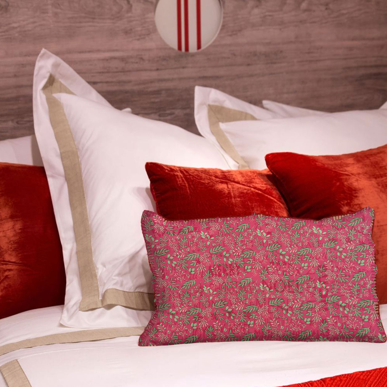 tessuti-cotone-agrifoglio-sfondo-rosso