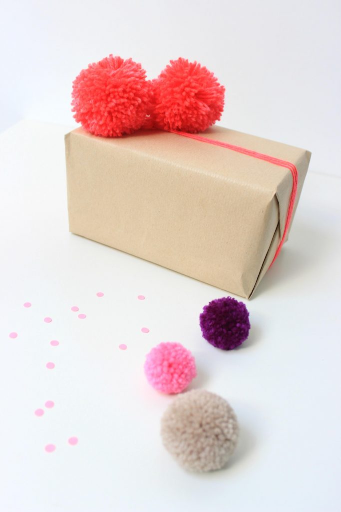 120 pompon da 20 mm per il fai da te, palline colorate di peluche, soffici pompon per la produzione artigianale, per Pasqua, Natale, bambini, divertenti lavori creativi, colore: grigio 120 pompon da 20 mm per il fai da te, palline colorate di peluche, soffici pompon per la produzione artigianale, per Pasqua, Natale, bambini, divertenti lavori creativi, colore: grigio