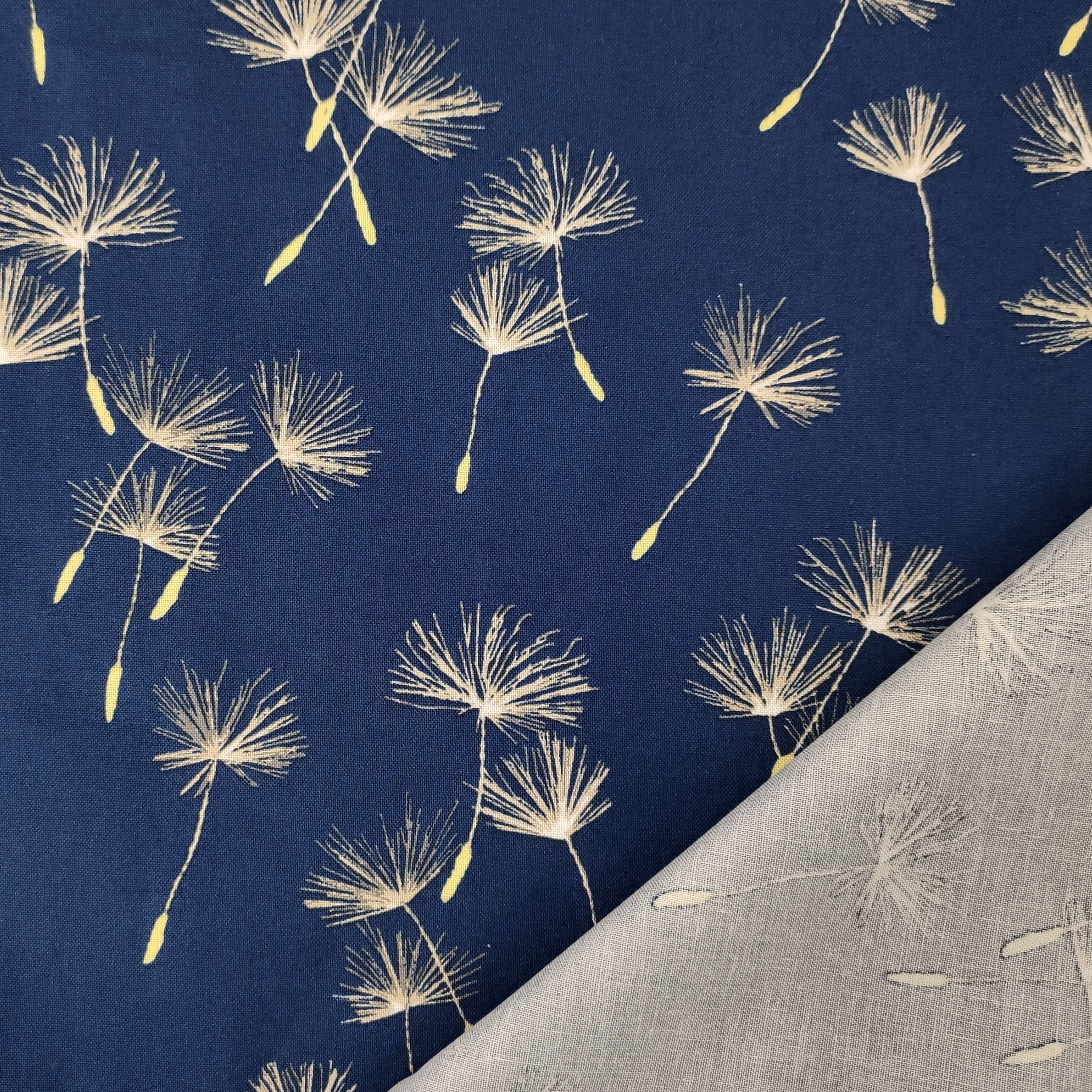 leggero-tessuto-di-cotone-soffioni-blu