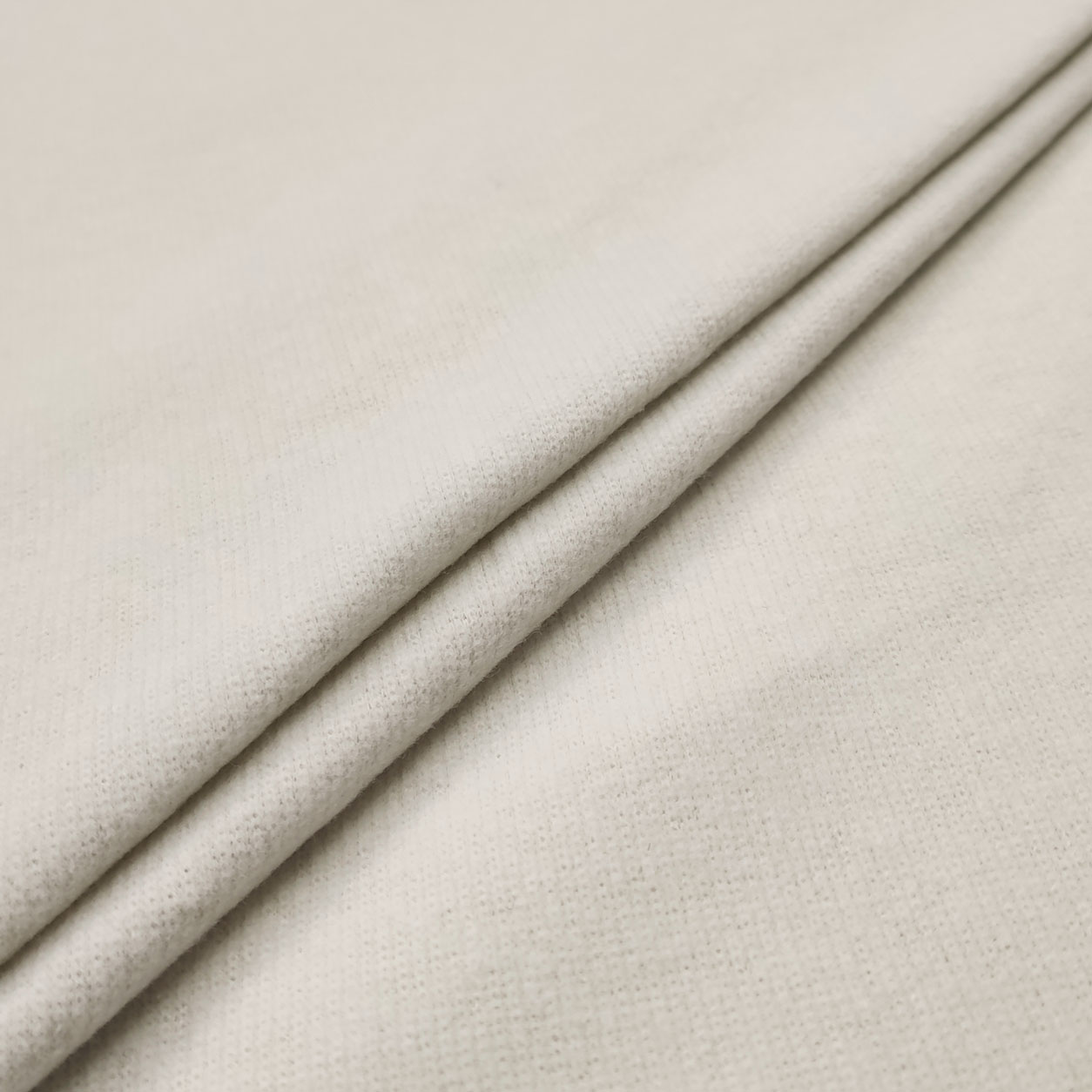 tessuto-maglia-punto-milano-pettinato-bianco