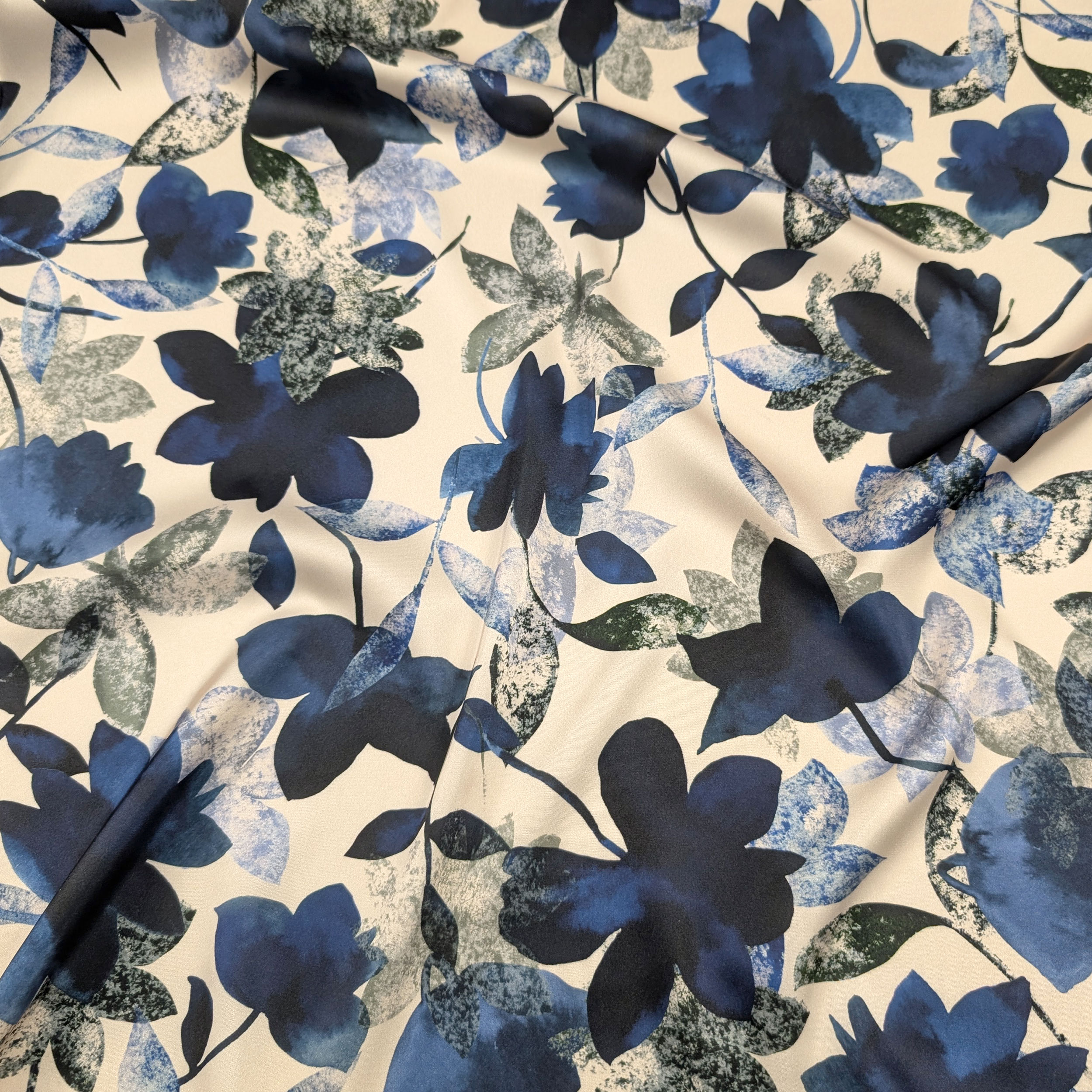 Raso Setato Alta Moda Fiori Blu Image