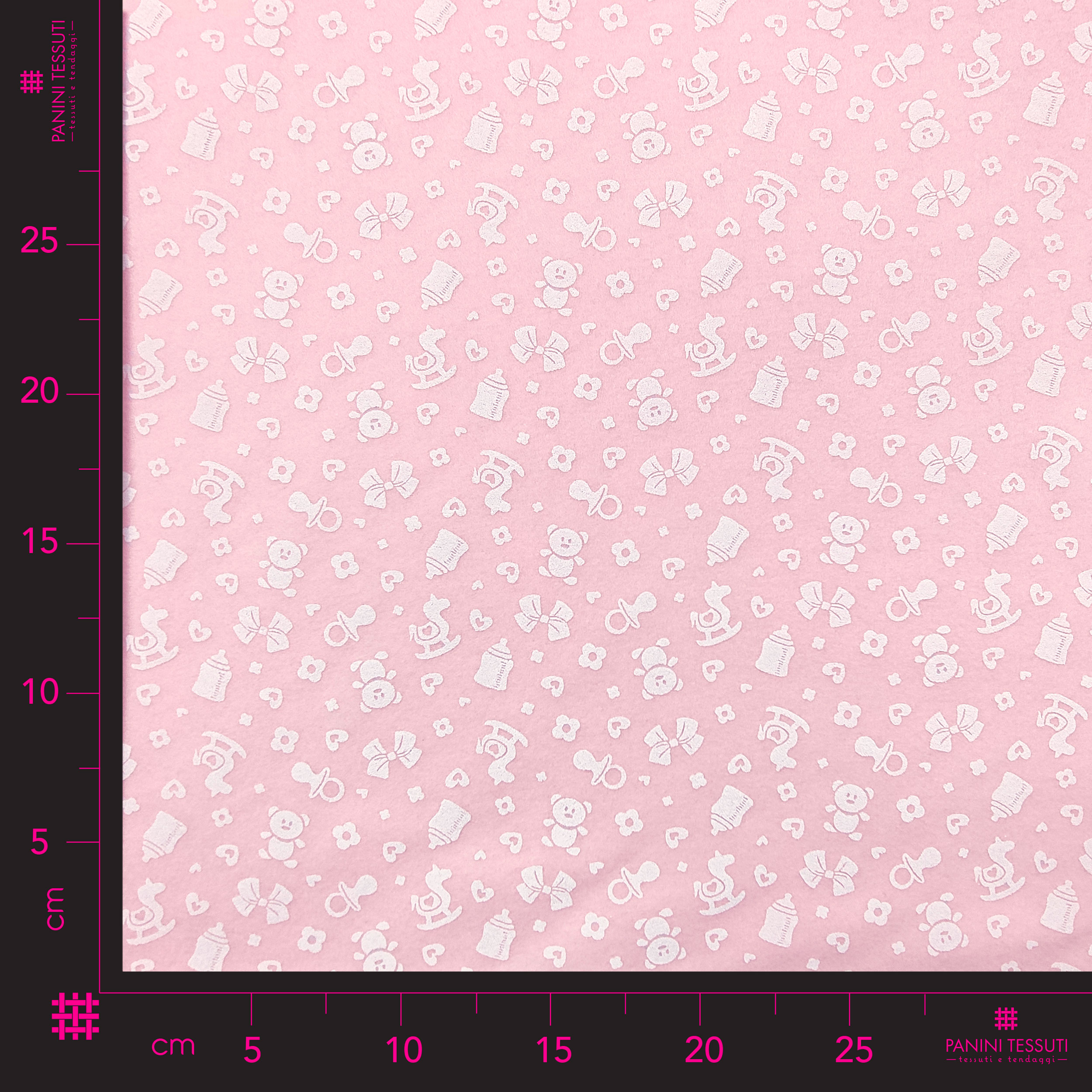 Pannolenci Sfondo Rosa Giocattoli Bianchi