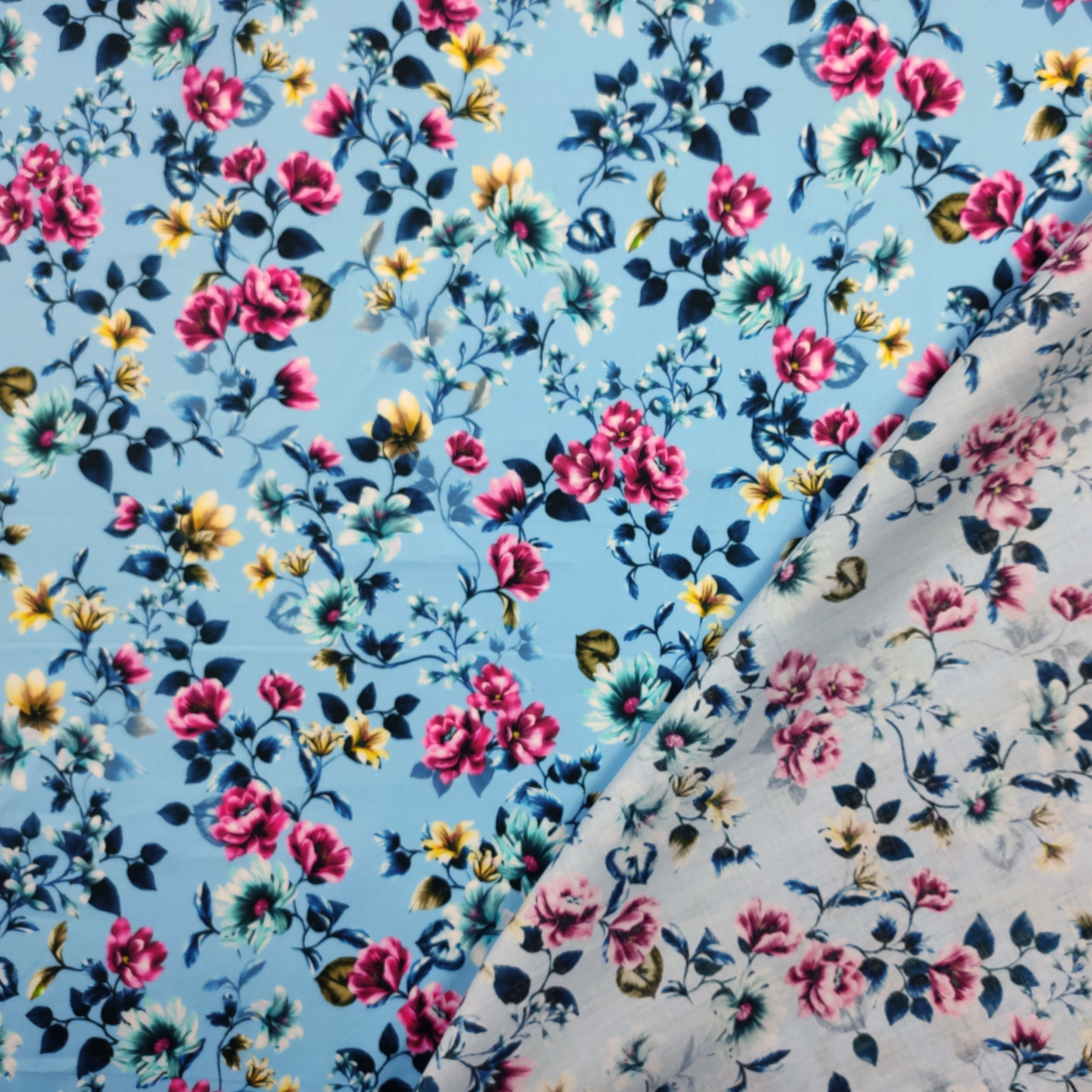 Rasatello Cotone Sfondo Azzurro con Fiori