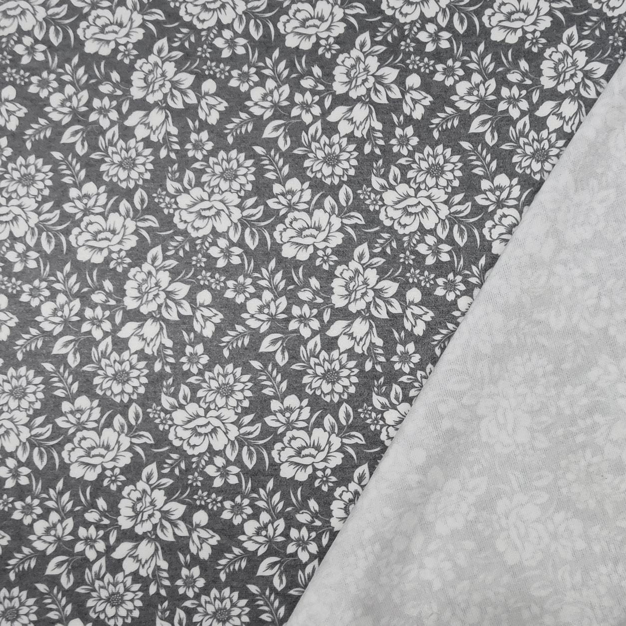 Tessuto-jersey-floreale-grigio-panna