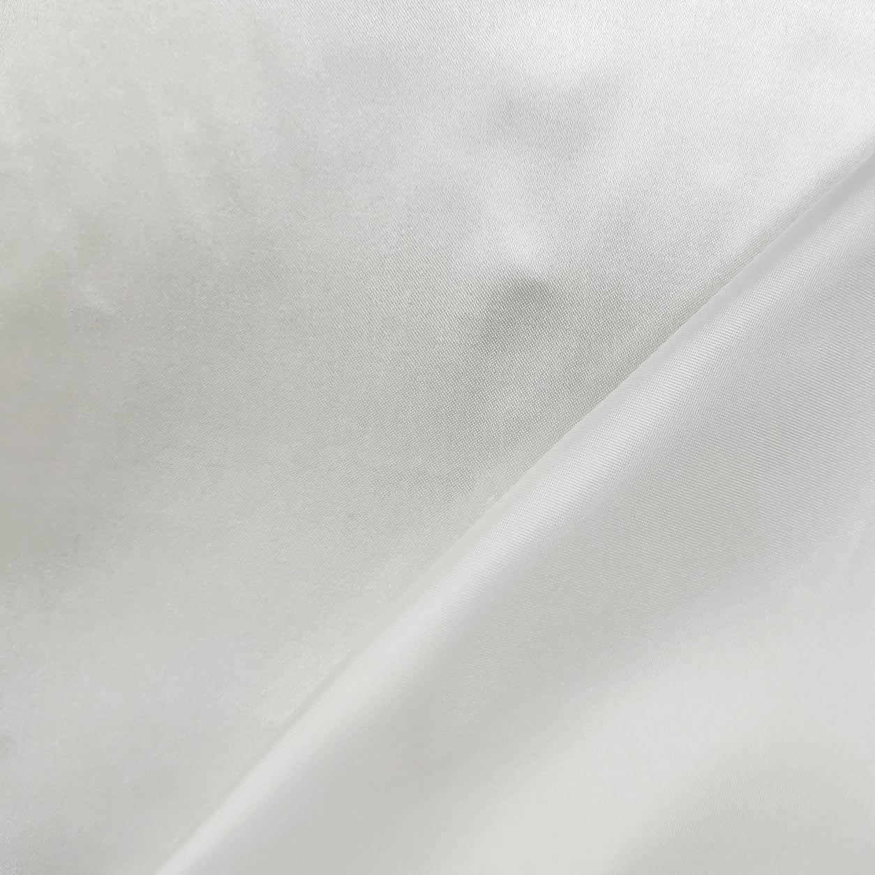 tessuto-raso-bianco-latte