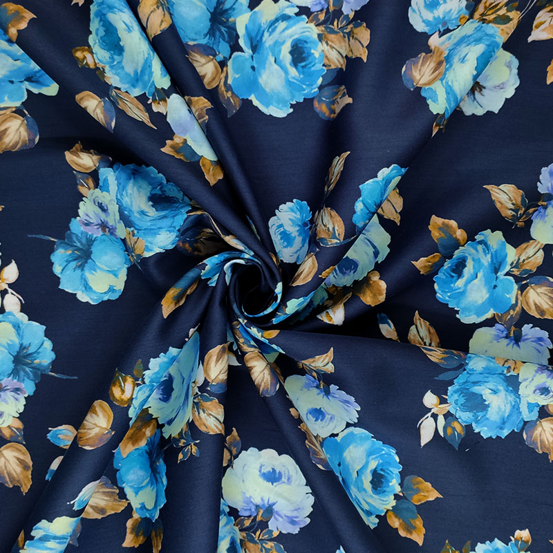 Tessuti cotone con rose azzurre sfondo blu