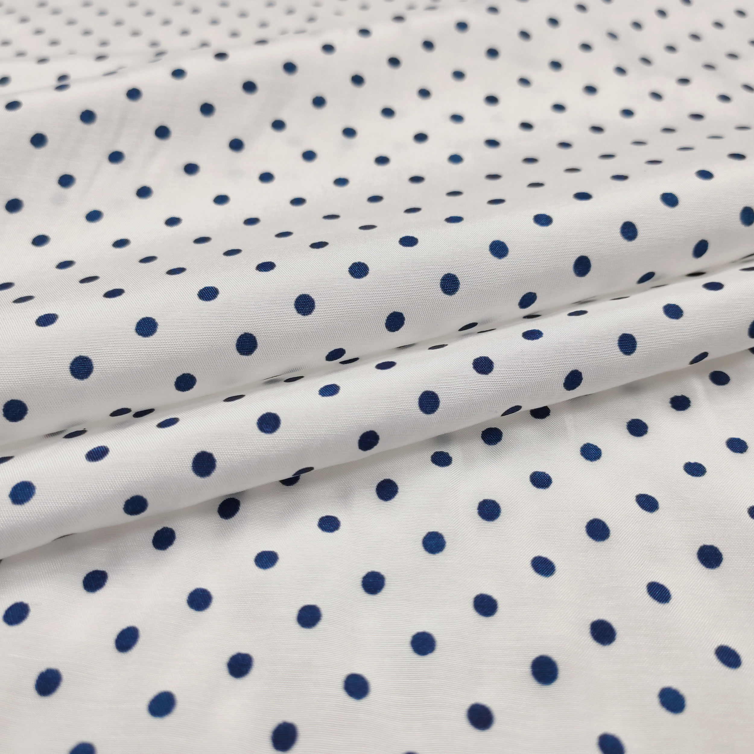 Tessuto Viscosa Pois Blu Sfondo Bianco