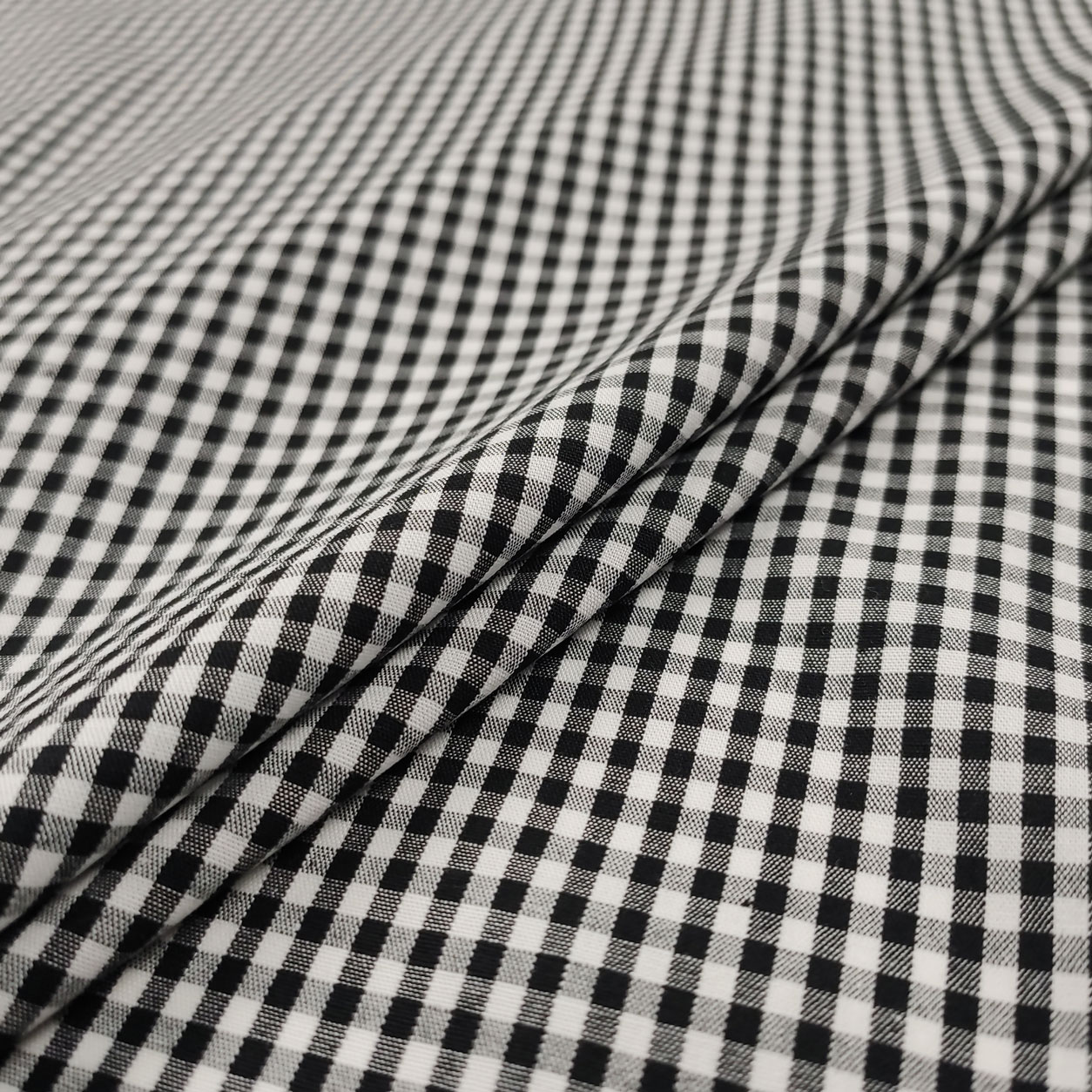 Cotone quadretto tinto in filo nero