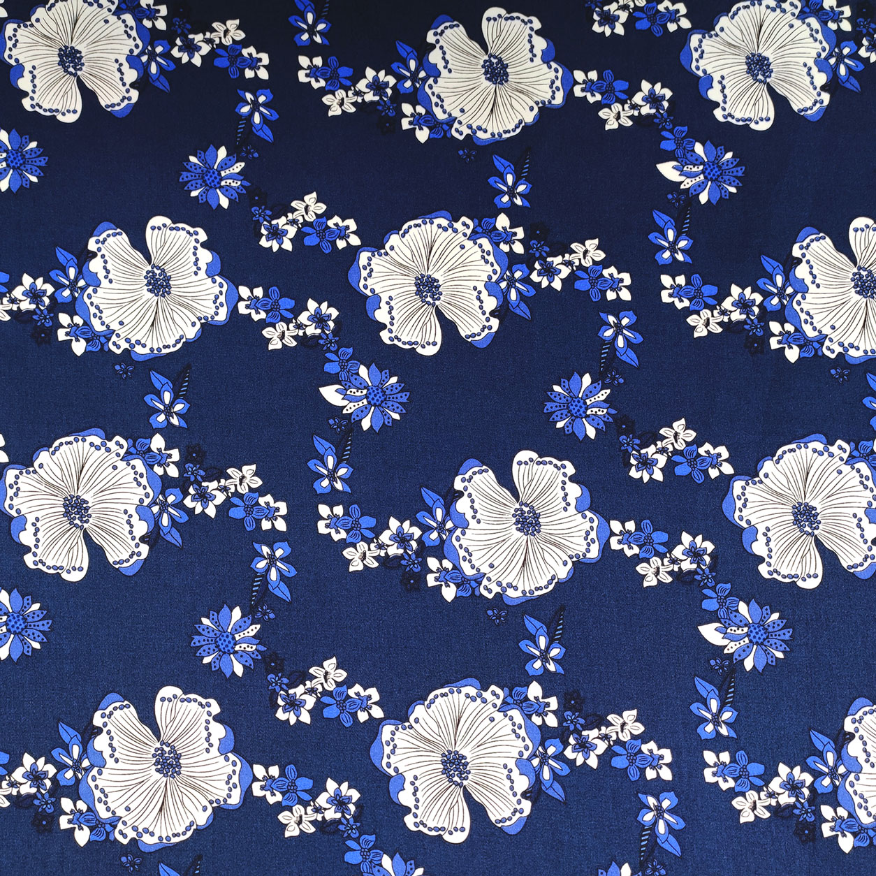 Tessuti rasatello cotone fiori bianchi e blu