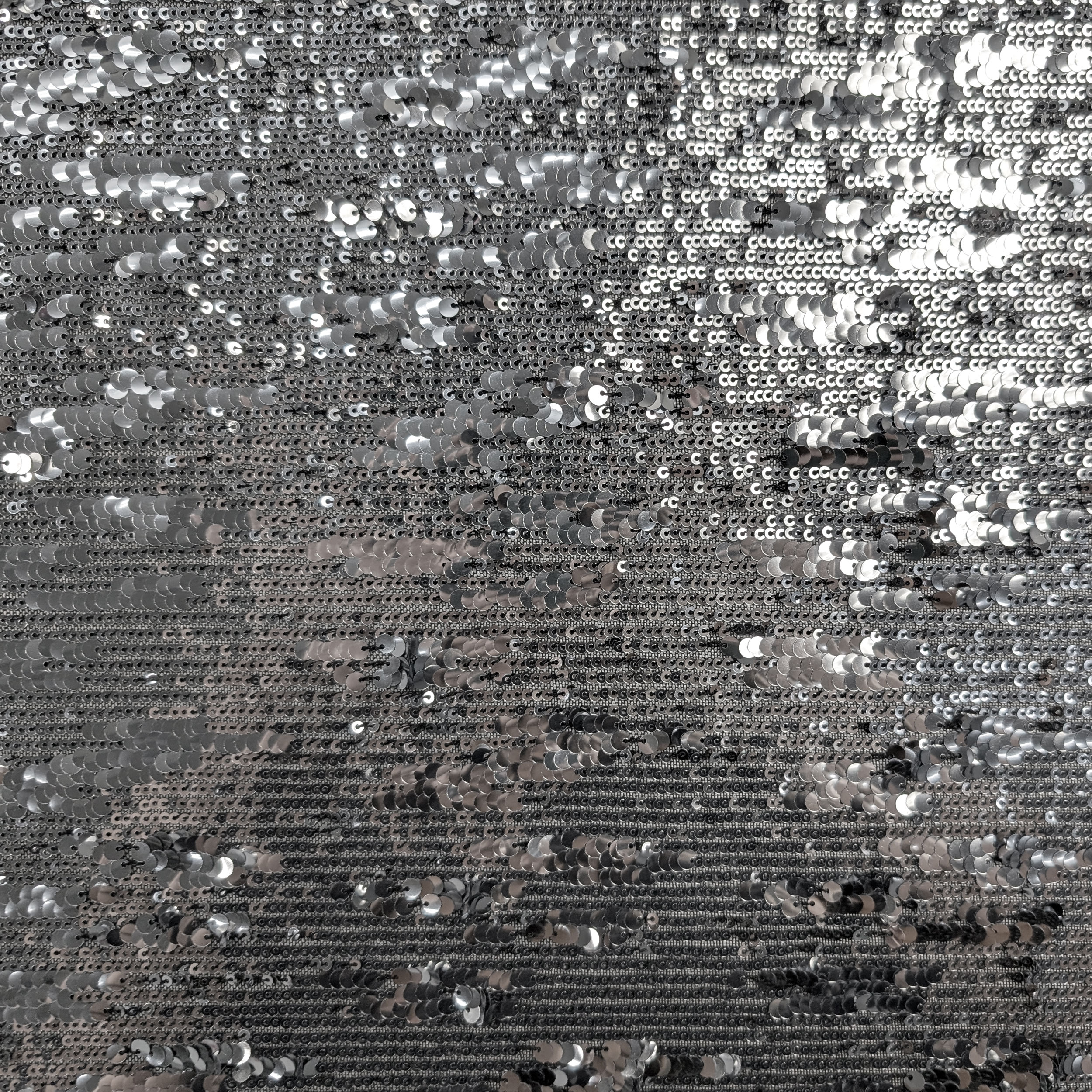 Tessuto Paillettes a Cascata su Tulle Image