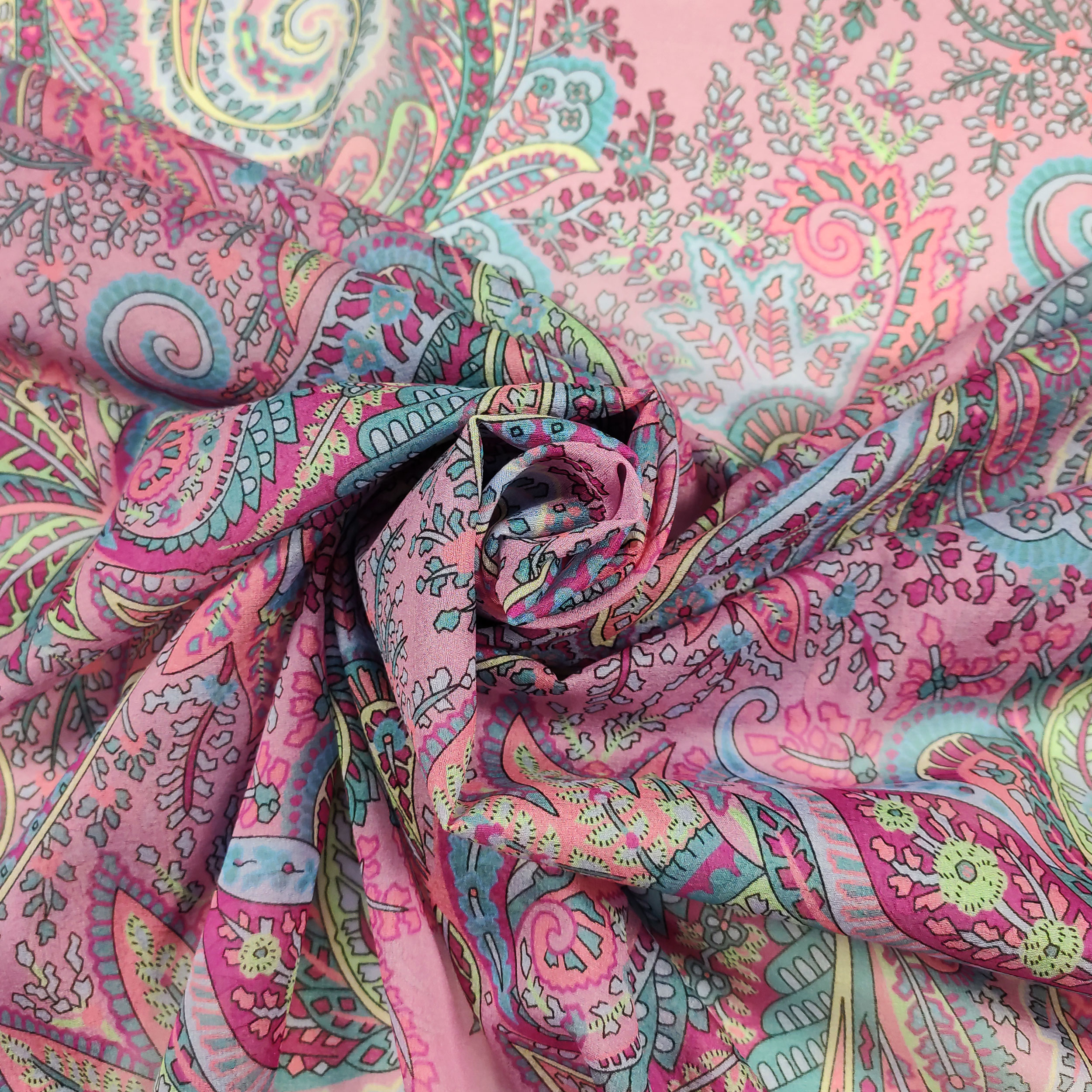 Chiffon in Seta Elasticizzata Fantasia Cachemire Fuxia Image