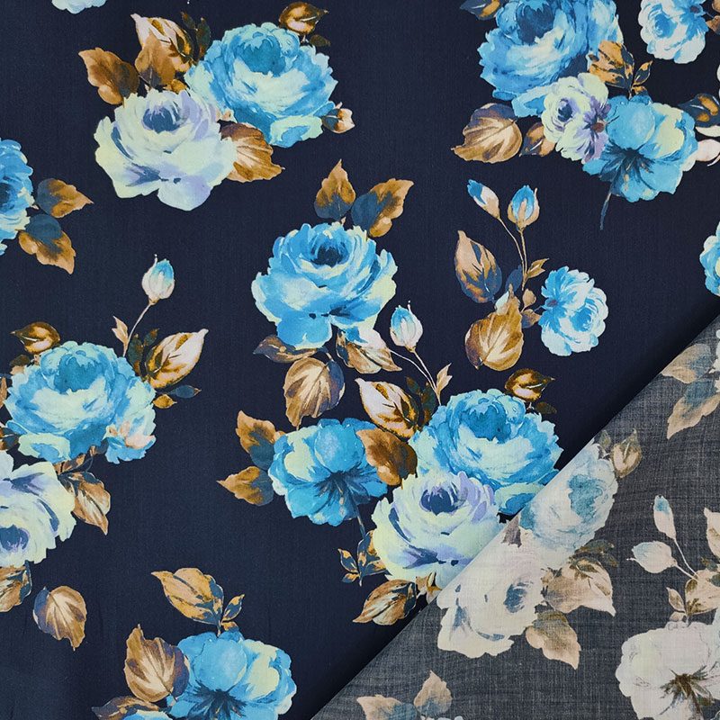 Tessuto cotone leggero fantasia rose azzurre sfondo blu