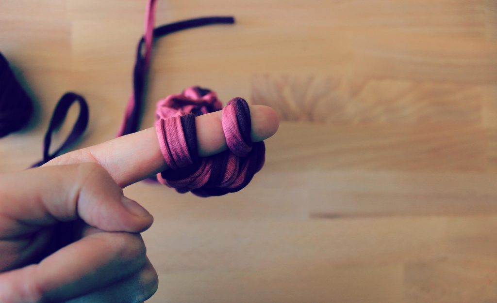tutorial-braccialetto-handmade-finger-knitting
