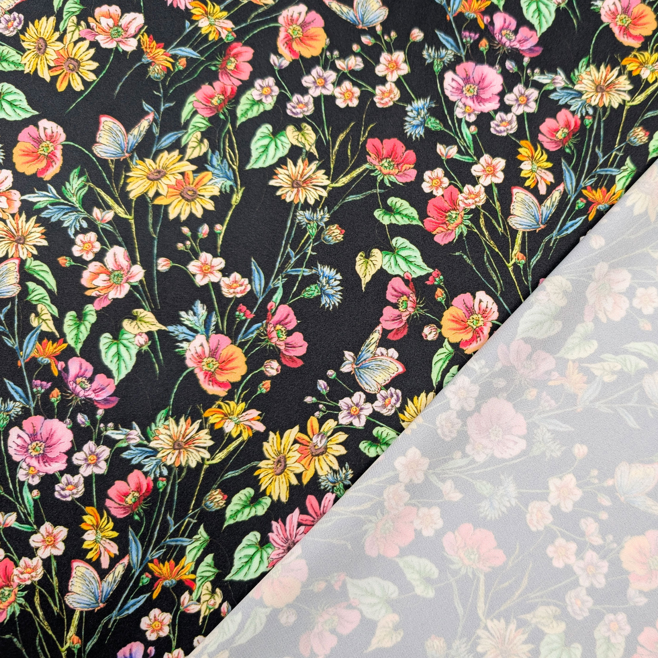Raso Setato Alta Moda Fiori Colorati Sfondo Nero Image