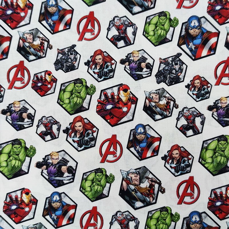 Ritaglio Tessuto Cotone Marvel Avengers con Logo 50x150 cm