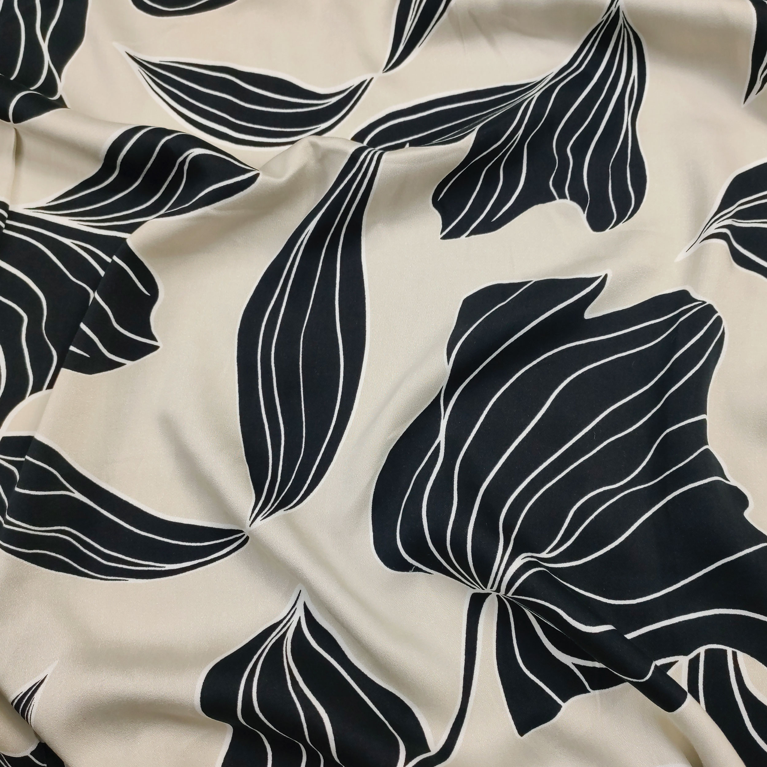 Viscosa Fantasia Floreale Sfondo Beige