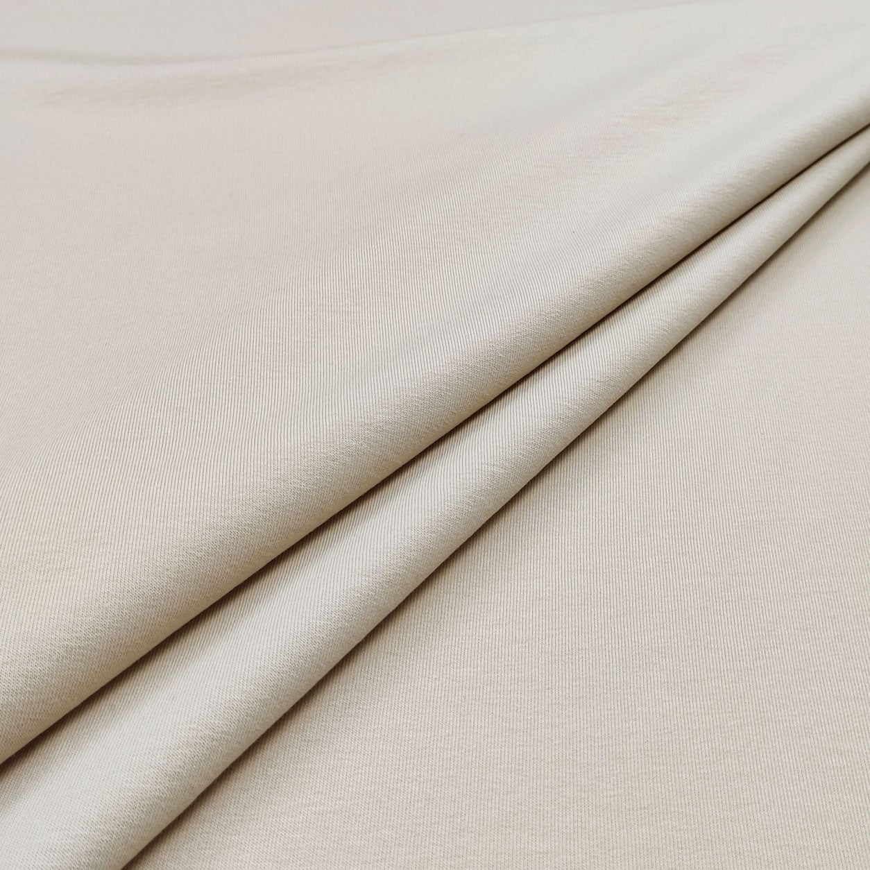 Felpa-tessuto-invernale-beige