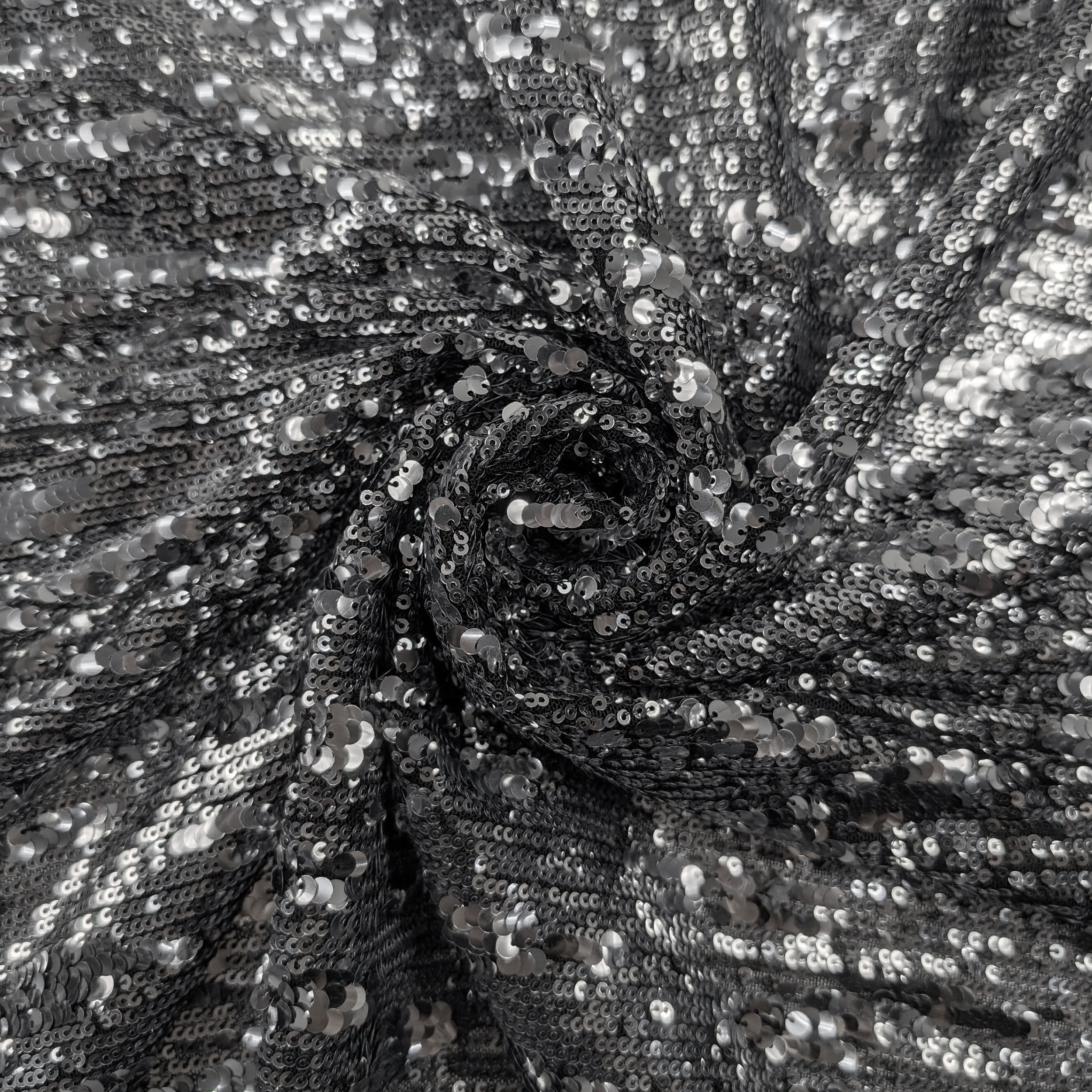 Tessuto Paillettes a Cascata su Tulle Image