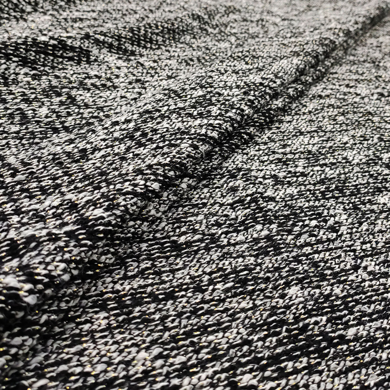 tessuto-a-maglia-grigio-e-nero-con-lurex-oroù