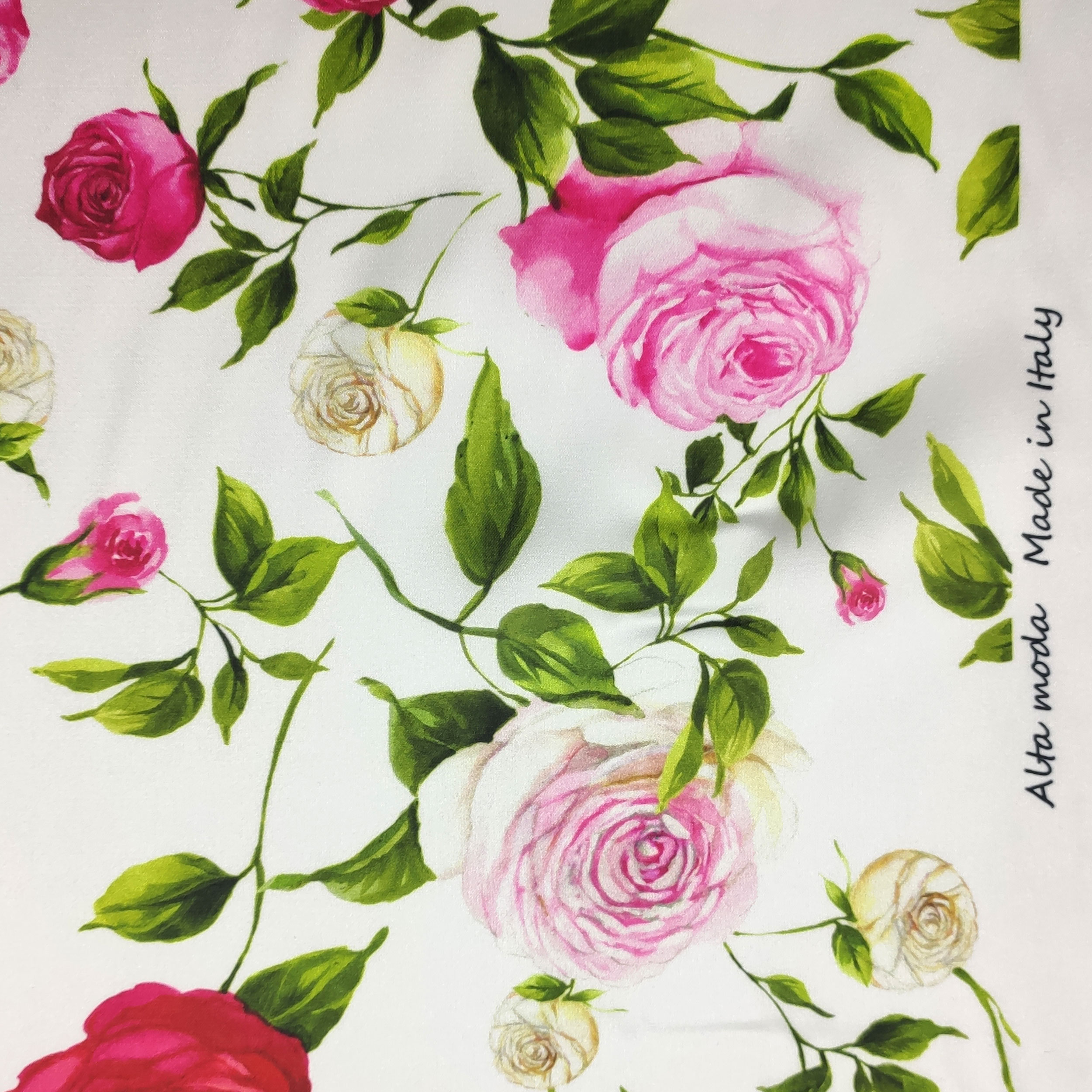 Rasetto Elasticizzato Setato Rose Sfondo Bianco