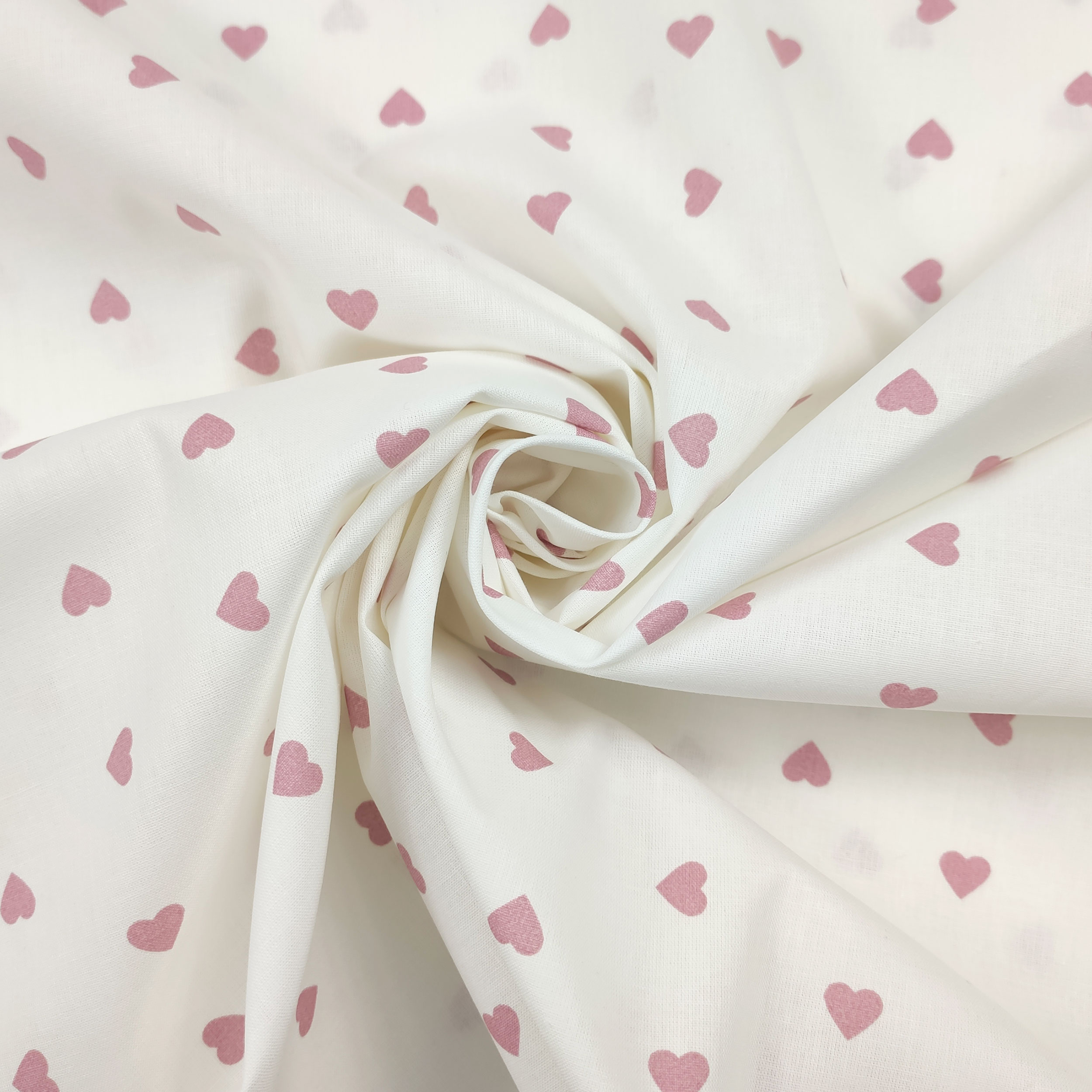 tessuto di cotone cuore rosa antico sfondo bianco