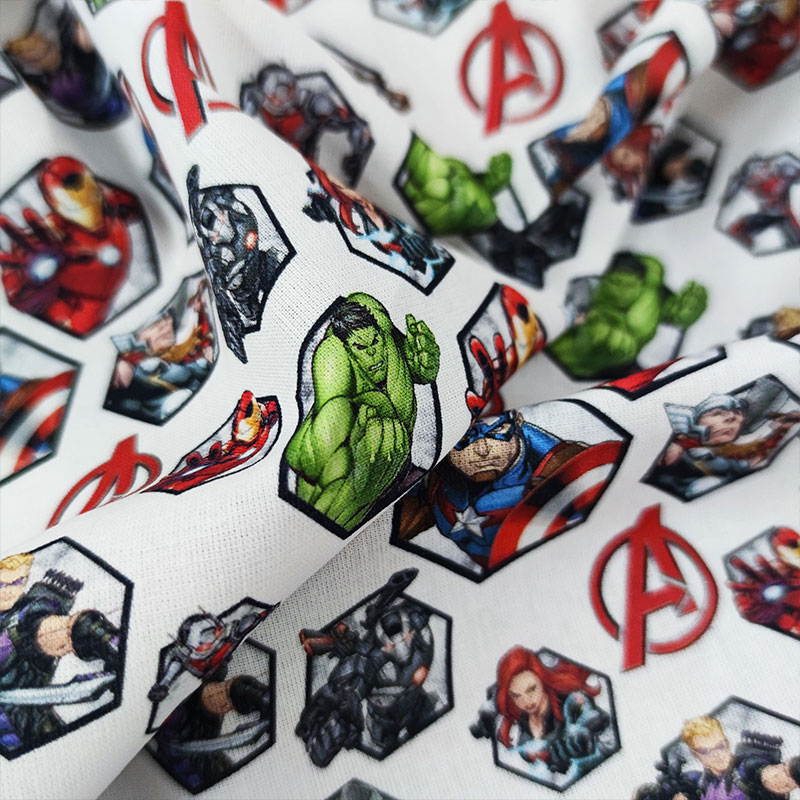 Tessuto Cotone Marvel Avengers con Logo