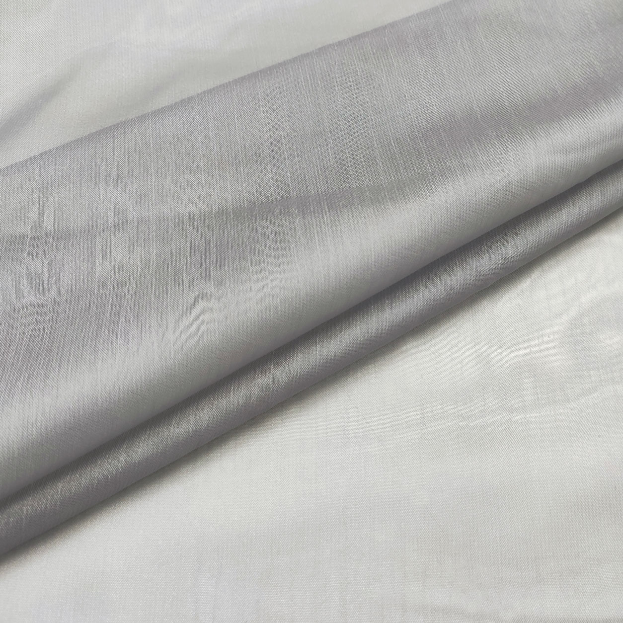 tessuto-voile-cangiante-grigio-chiaro