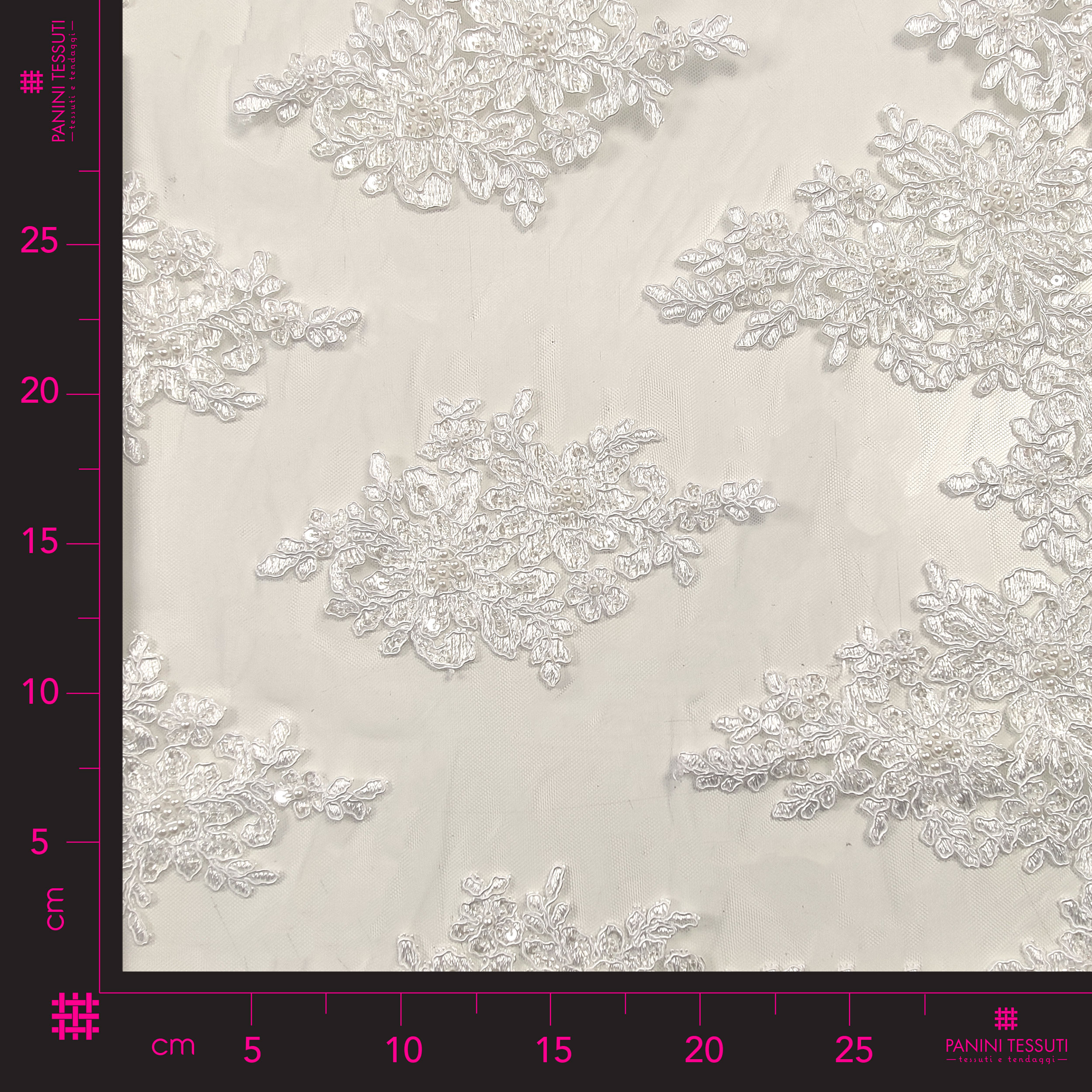 tessuto online pizzo bianco con fiori di perle