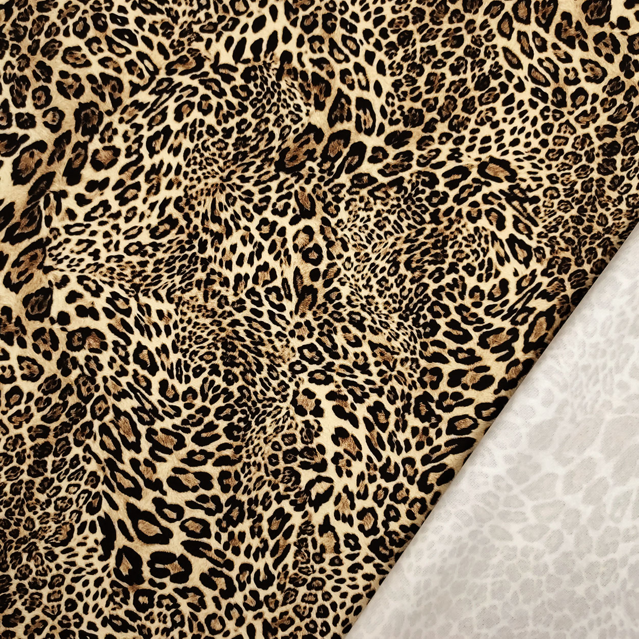 tessuto-online-per-abbigliamento-animalier-leopardato