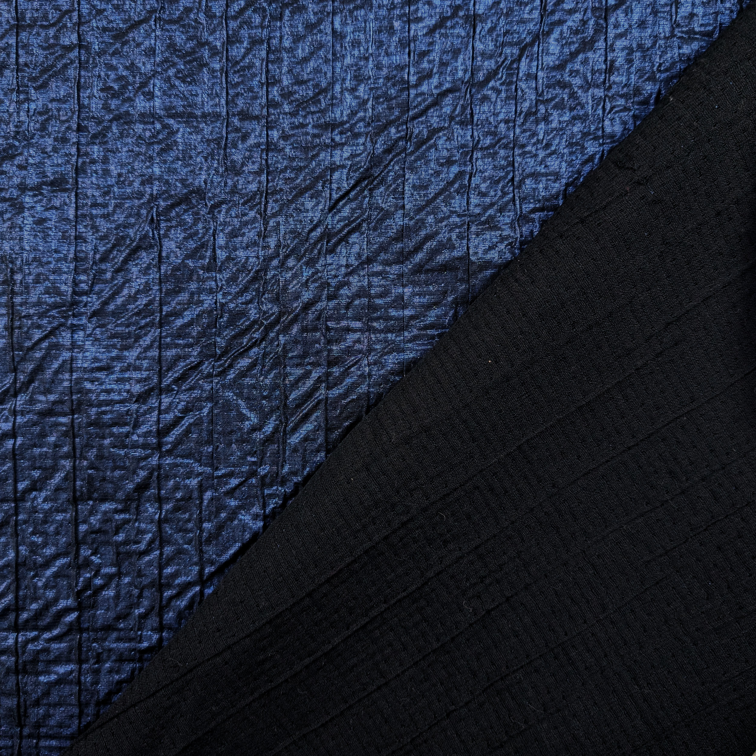 Tessuto Goffrato Laminato Blu Image