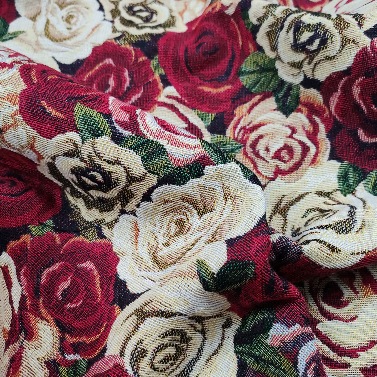 gobelin-tessuto-rose-fiorite-toni-del-rosso