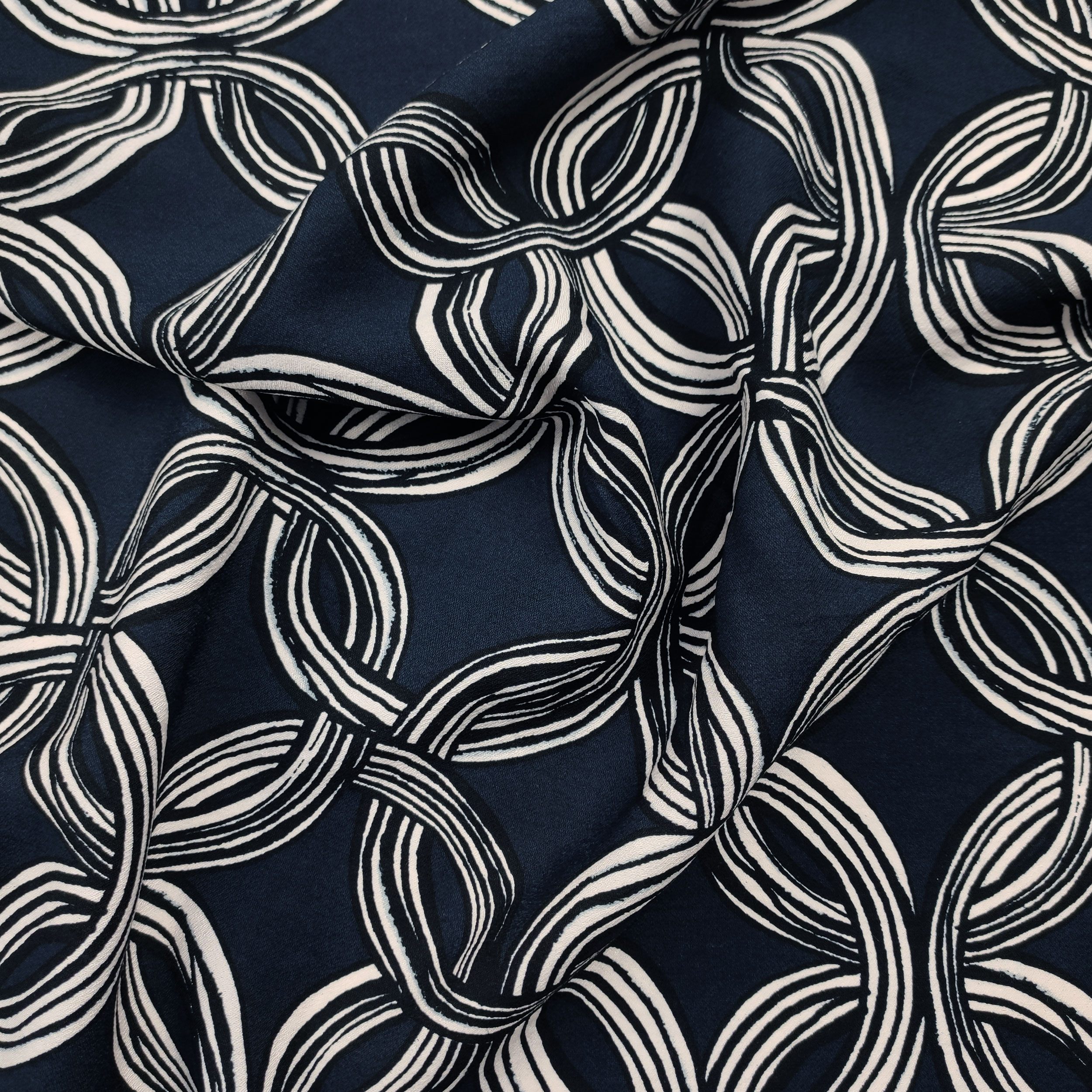 Misto Viscosa Navy con Fantasia Cerchi Intrecciati