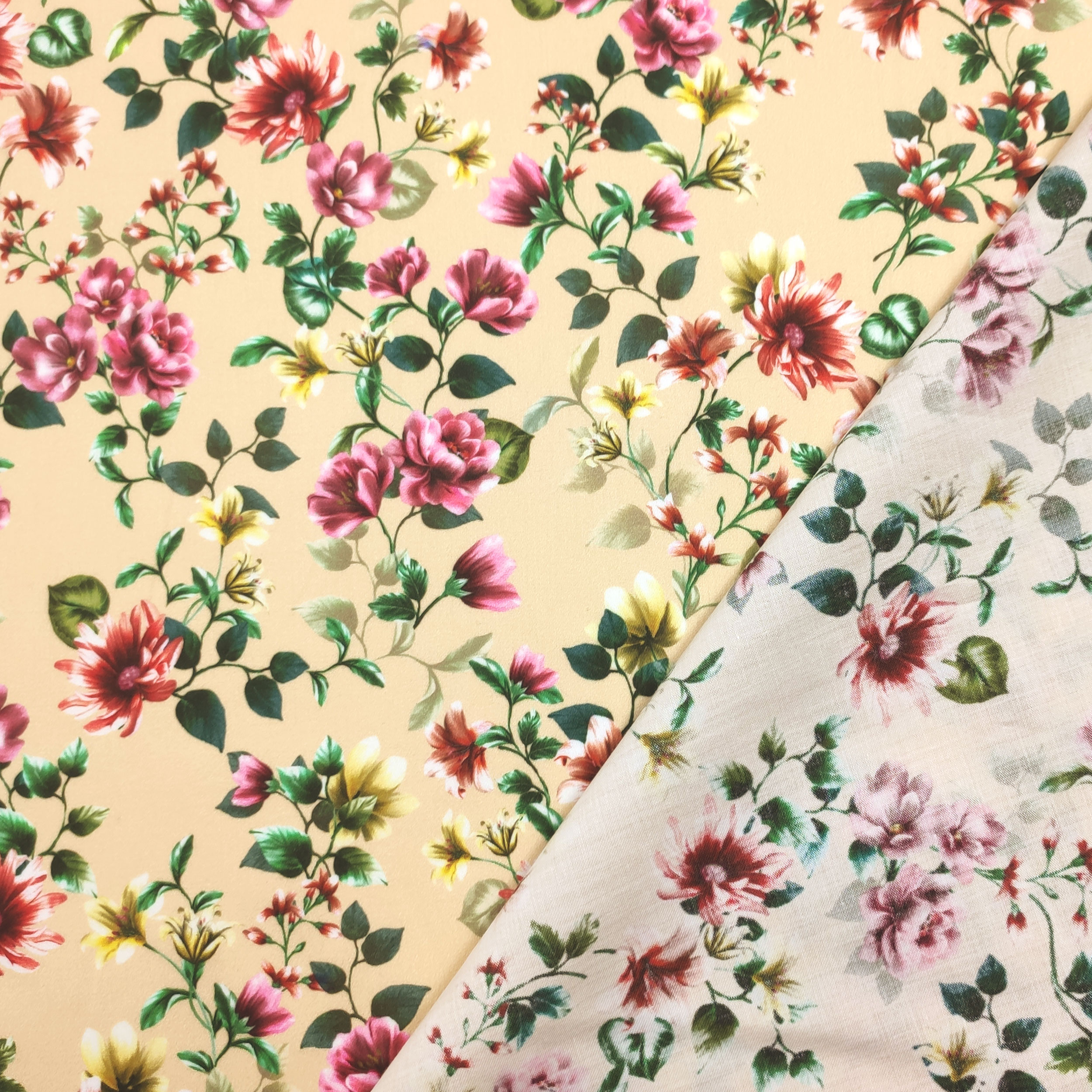 Rasatello Cotone Sfondo Beige con Fiori