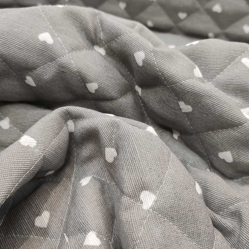 trapuntato-cuori-bianchi-sfondo-grigio
