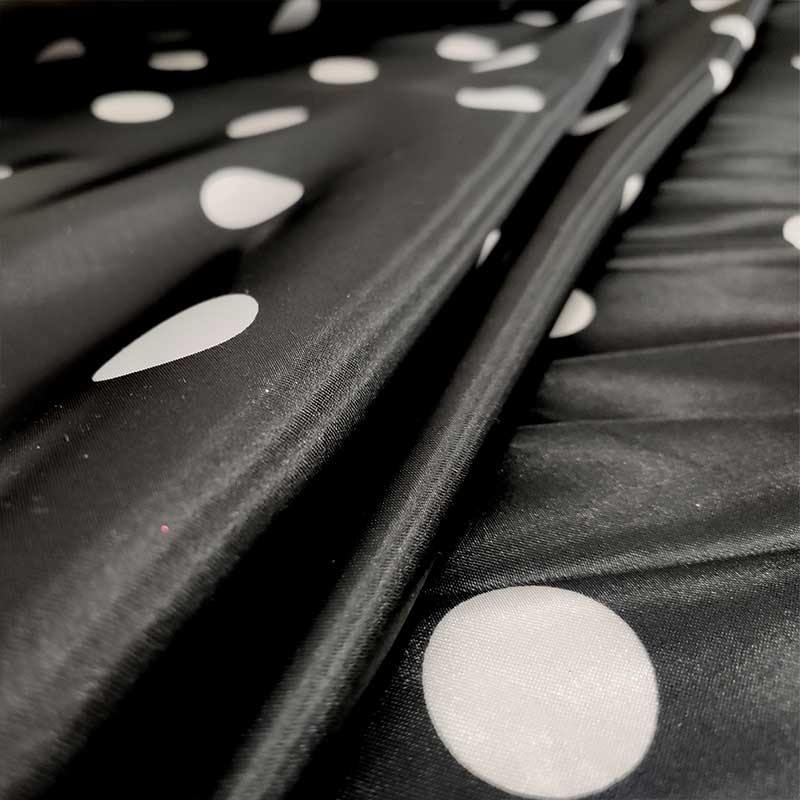 Tessuto Raso Carnevale Nero a Pois Image