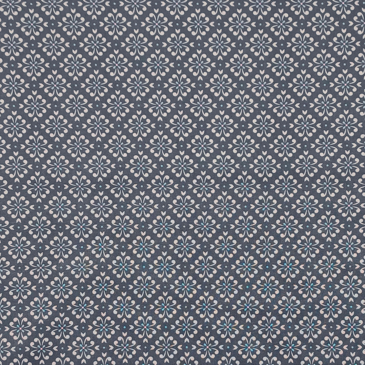 Ritaglio Tessuto Gutermann Fantasia Araba Floreale Grigio 50x145 cm Image