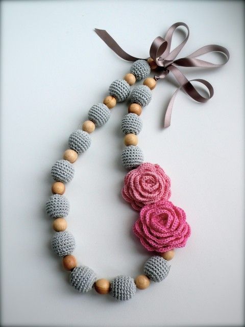 idee-originali-panini-collana-perle-legno-uncinetto