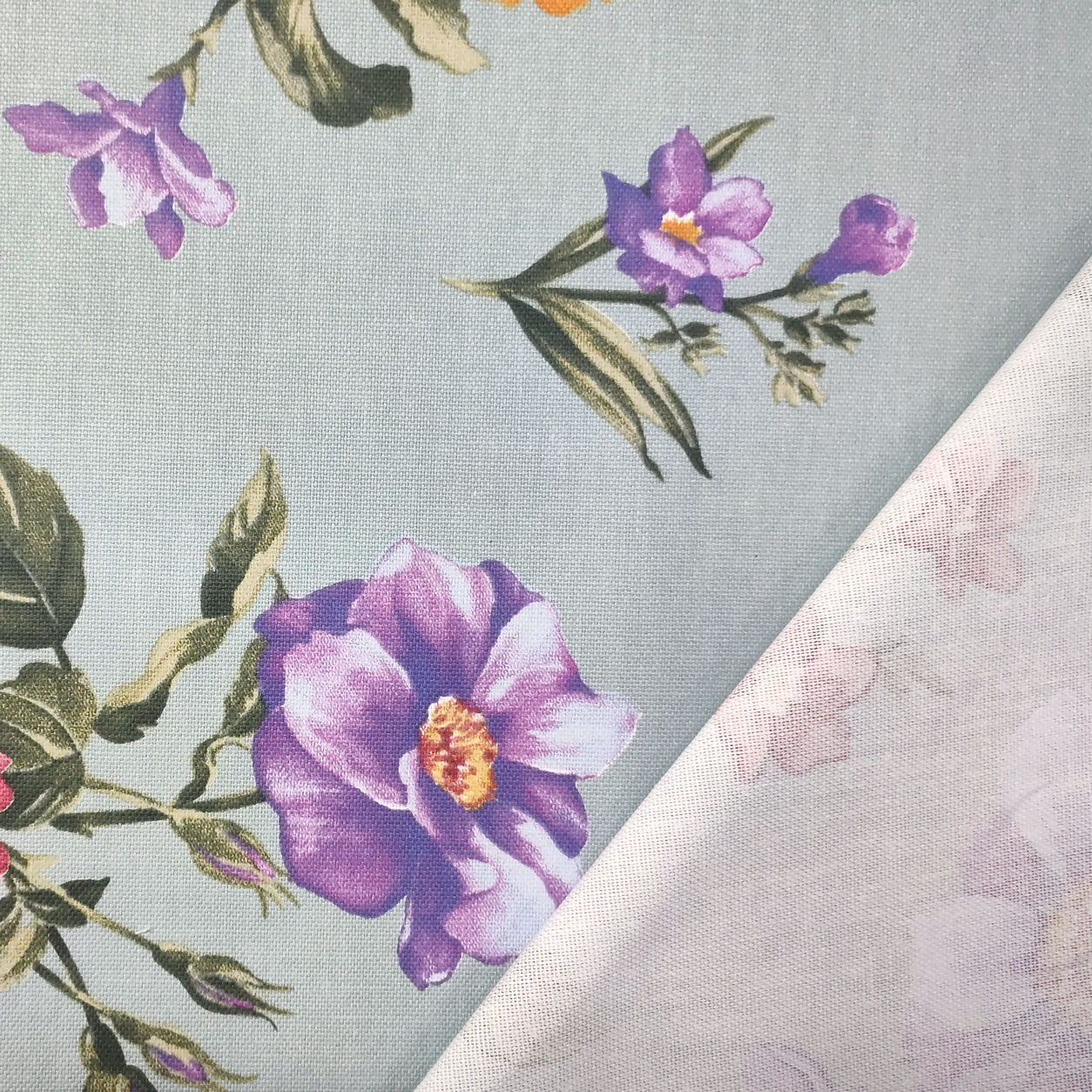 tessuto-panama-stampato-con-bouquet-di-fiori-sfondo-azzurro