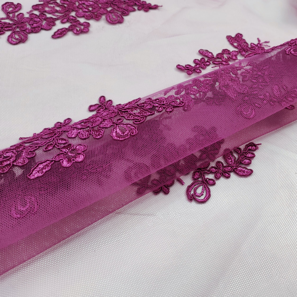 pizzo-bordo-decorato-fuxia