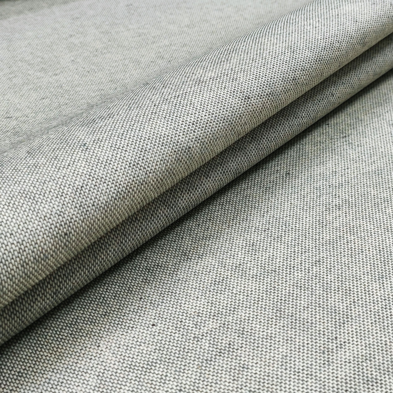 tovaglia-resinata-grigio-chiaro-medio-melange-dettaglio