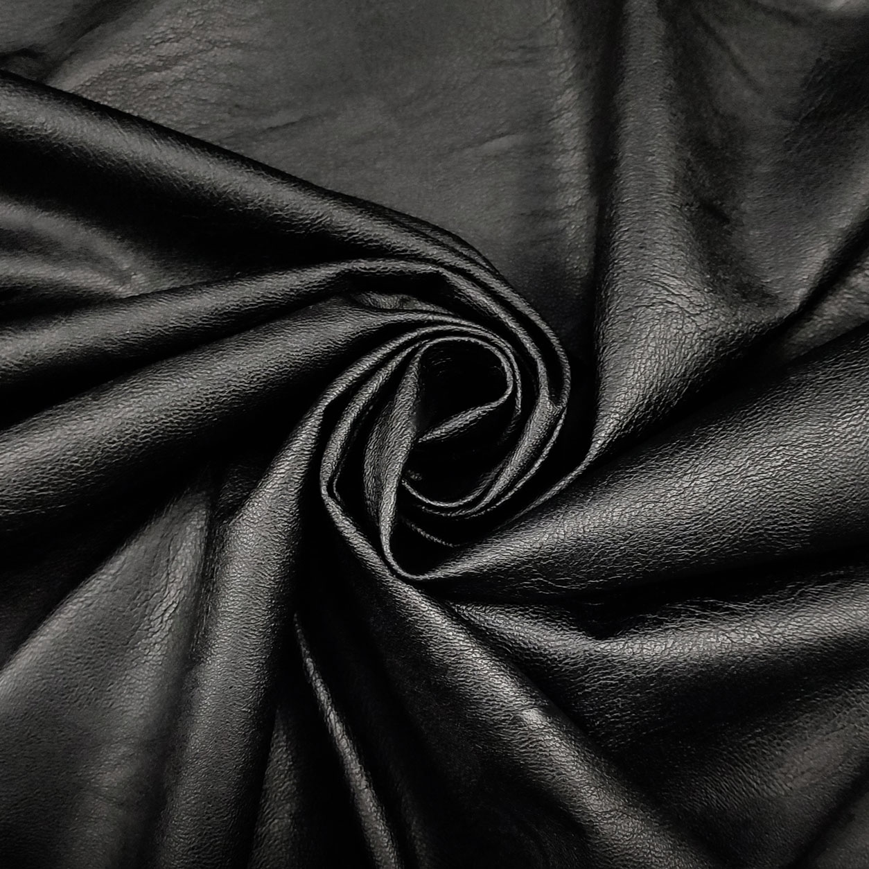 tessuto ecopelle nera per abbigliamento (1)