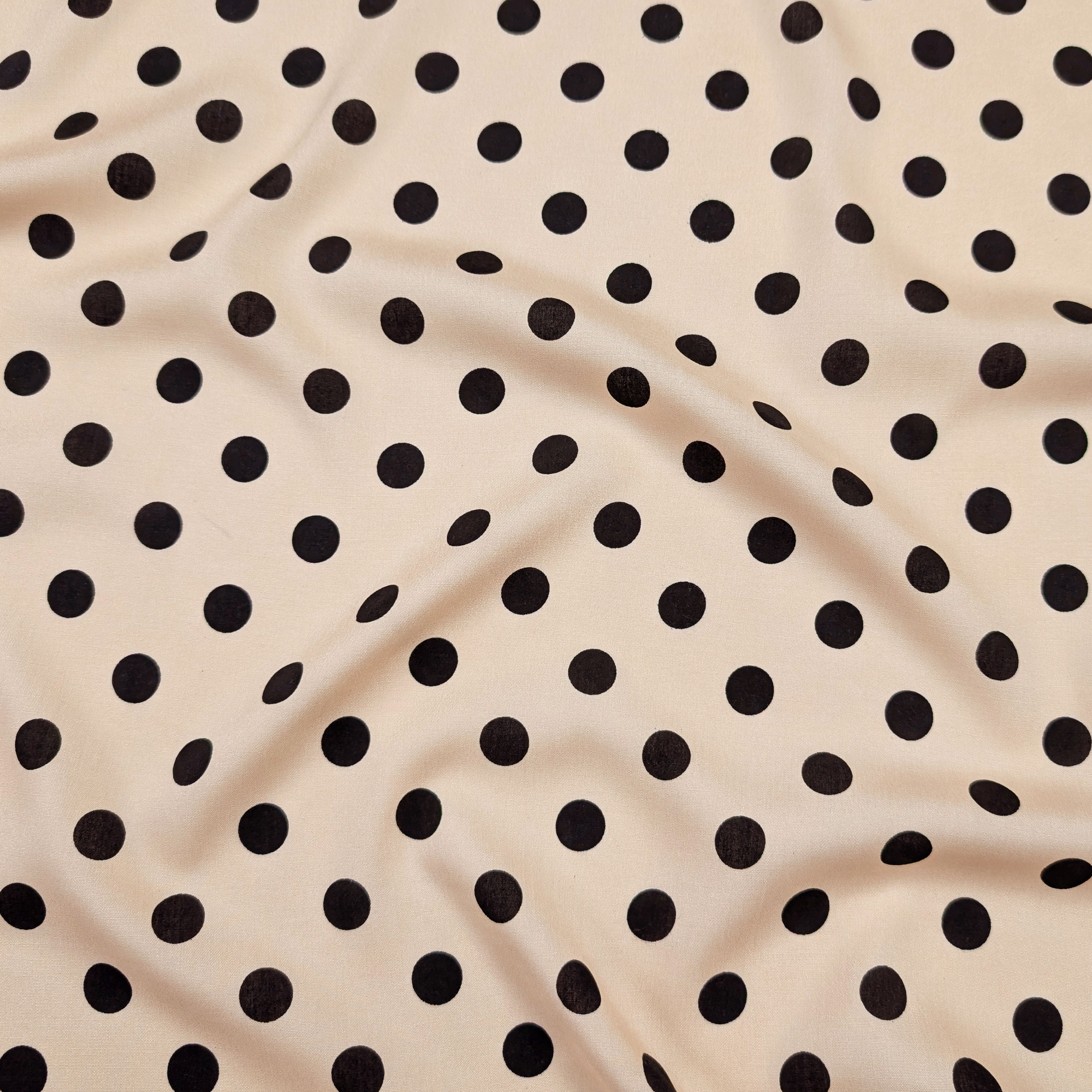 Viscosa Pois Neri Sfondo Cipria Image