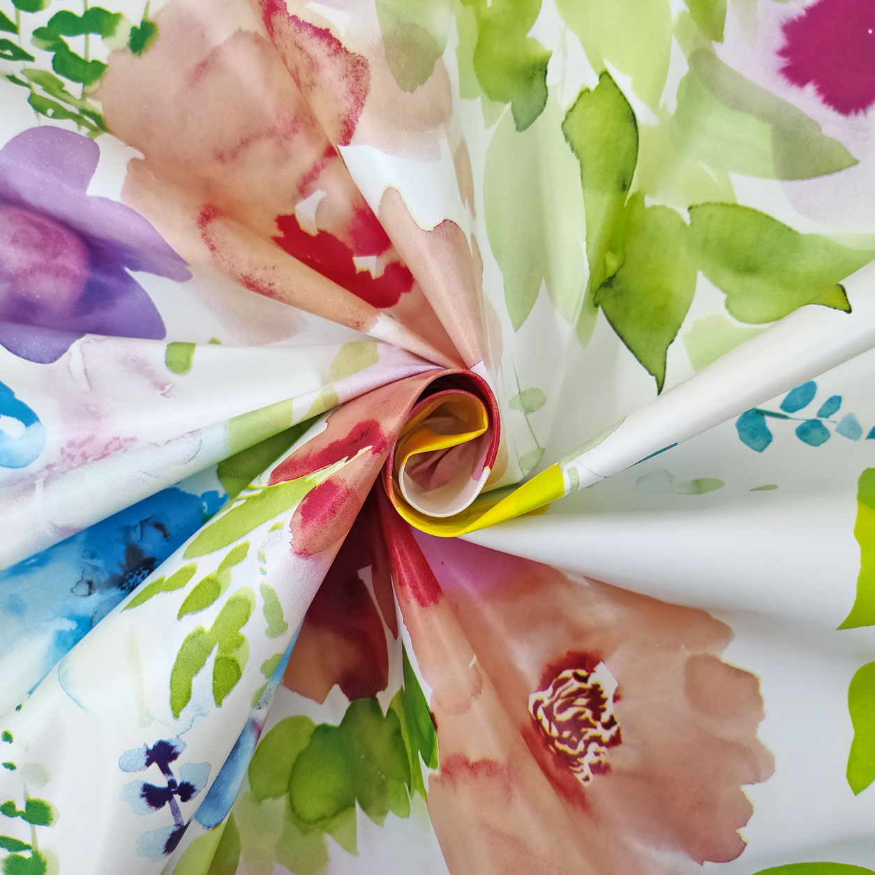 ritaglio-tovaglia-plastificata-fiori-dipinti-panini