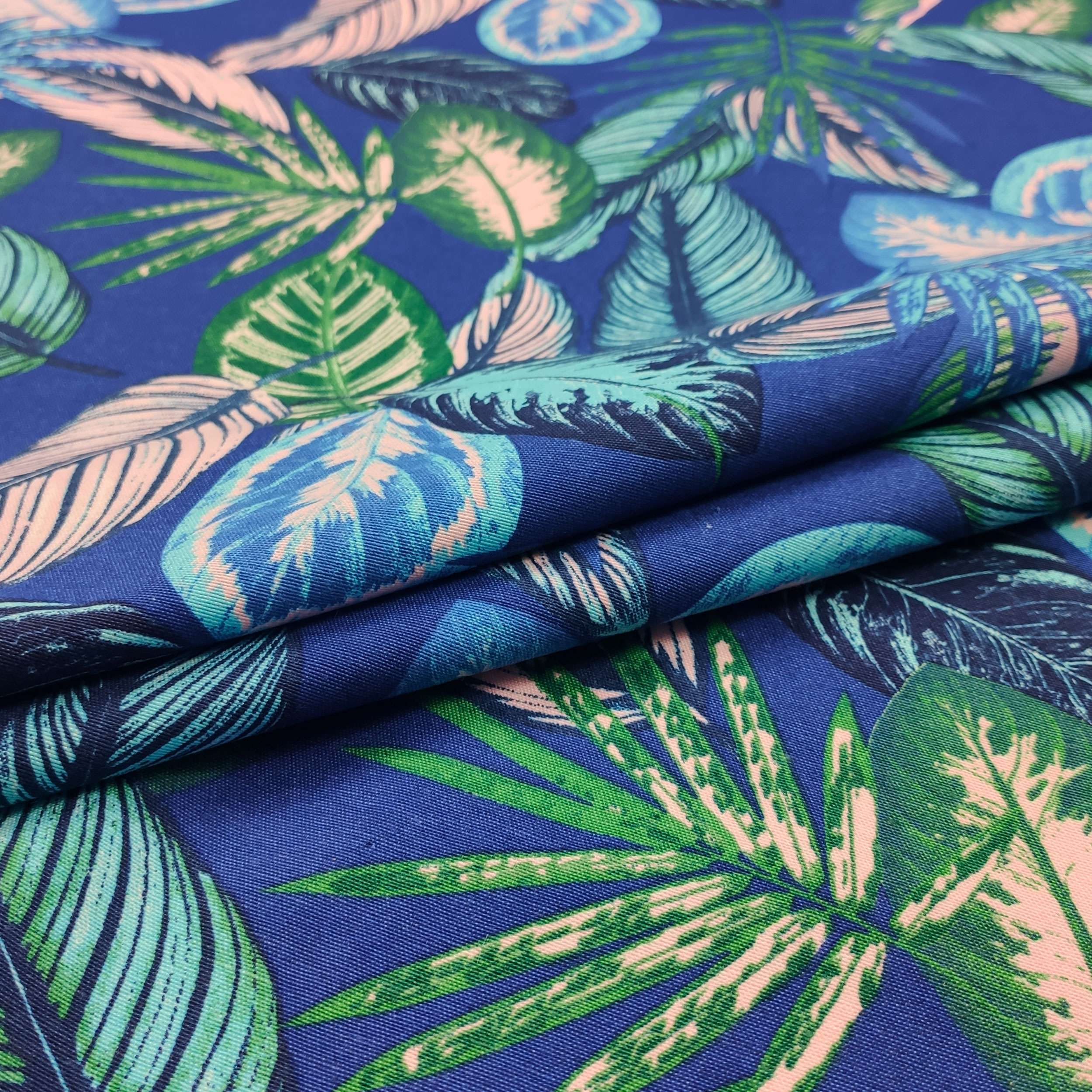 Tessuto Misto Cotone con Foglie Blu