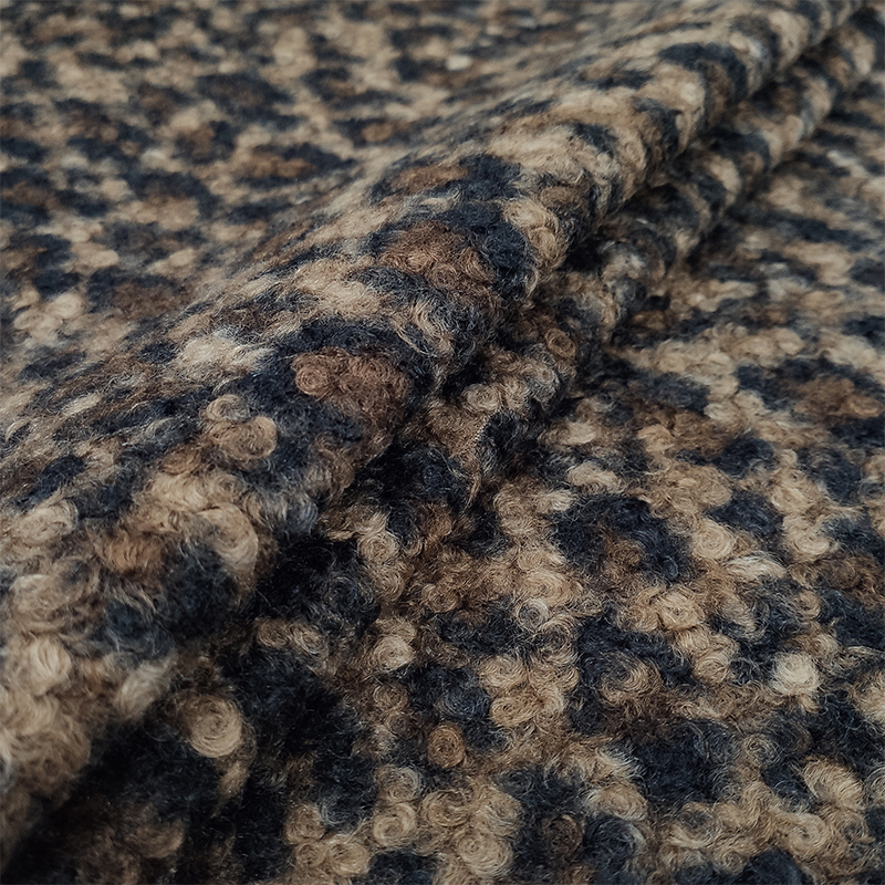 tessuto-bouclè-cappotto-leopardato