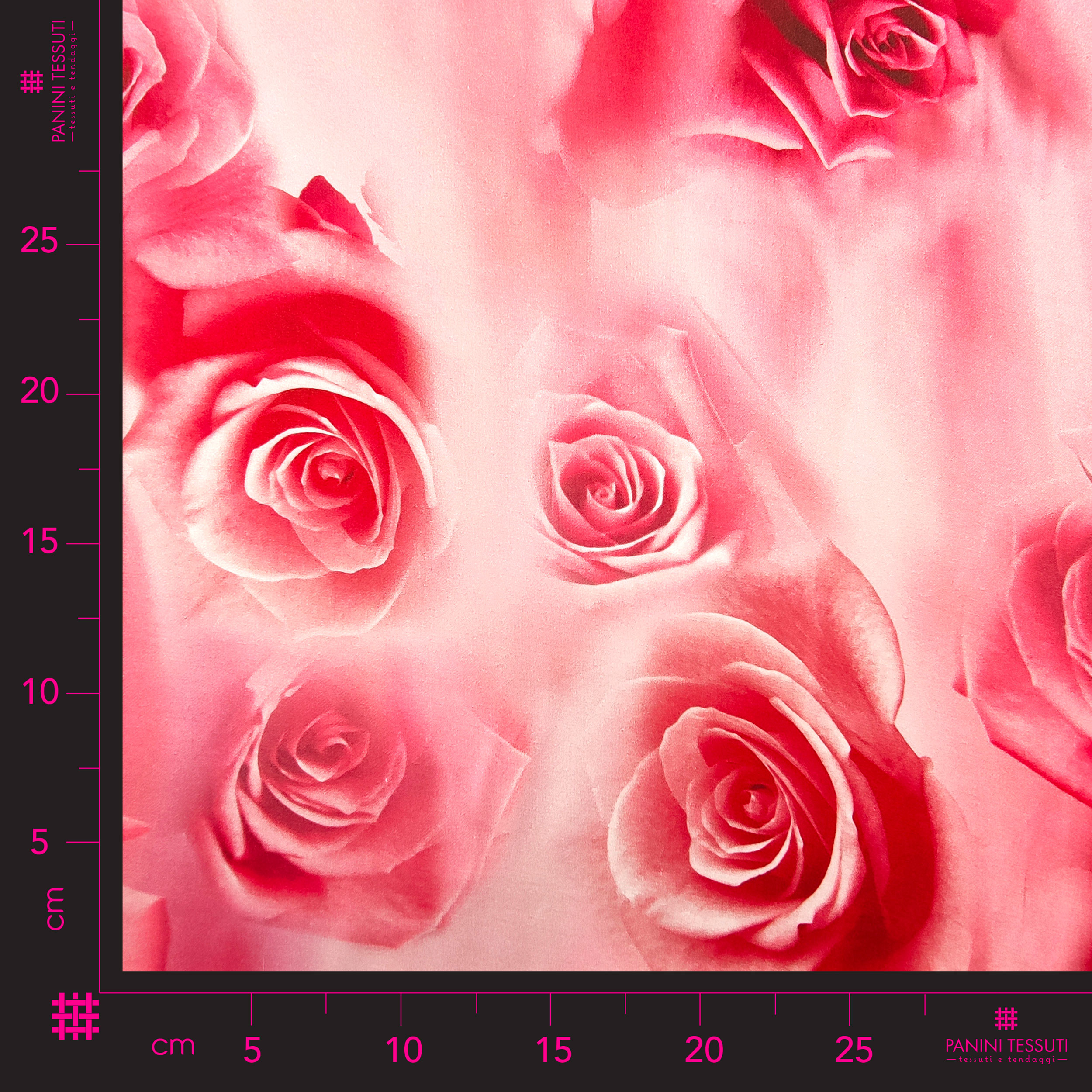 tessuto di seta online con rose su sfondo rosa