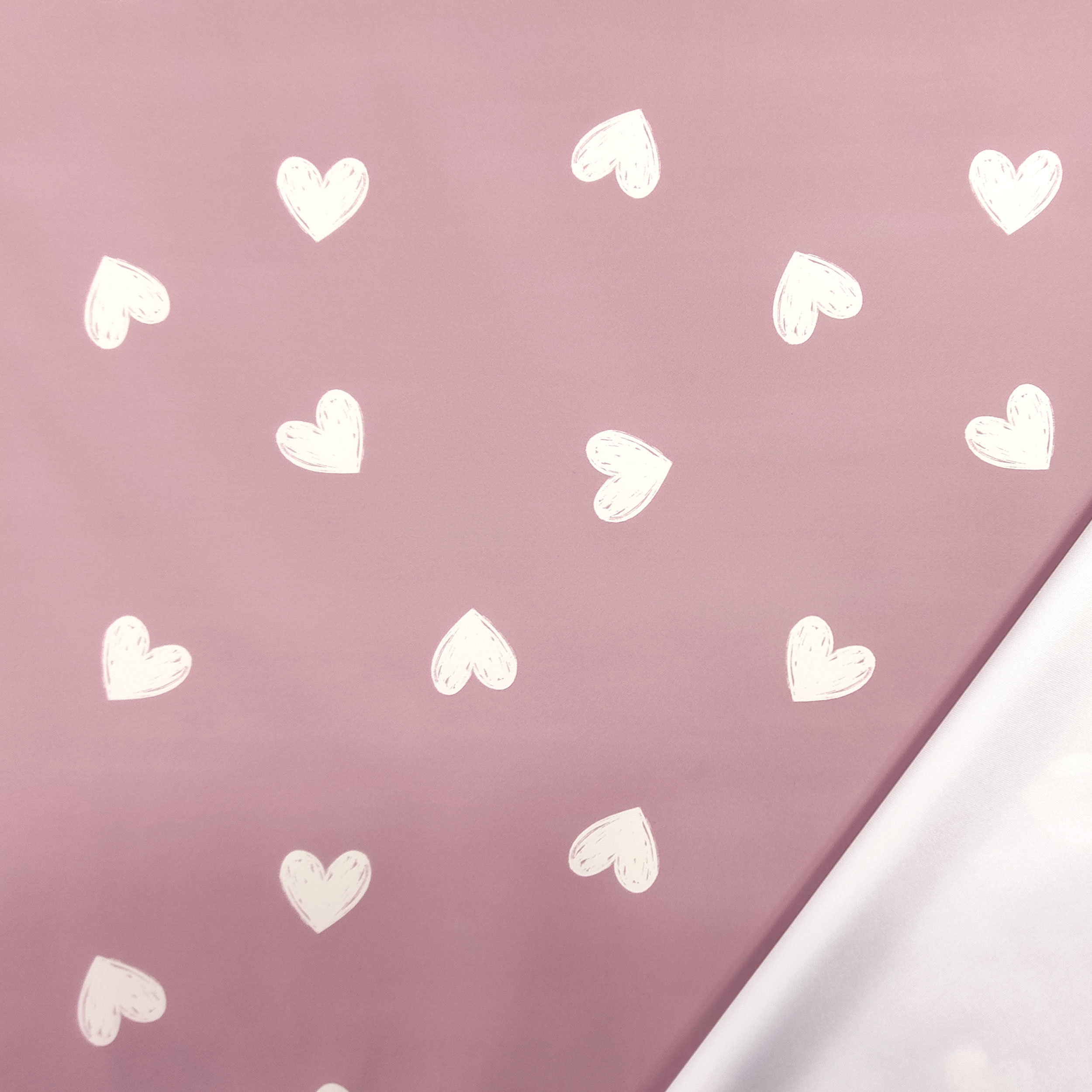 Impermeabile Fantasia Cuori Bianchi Sfondo Rosa